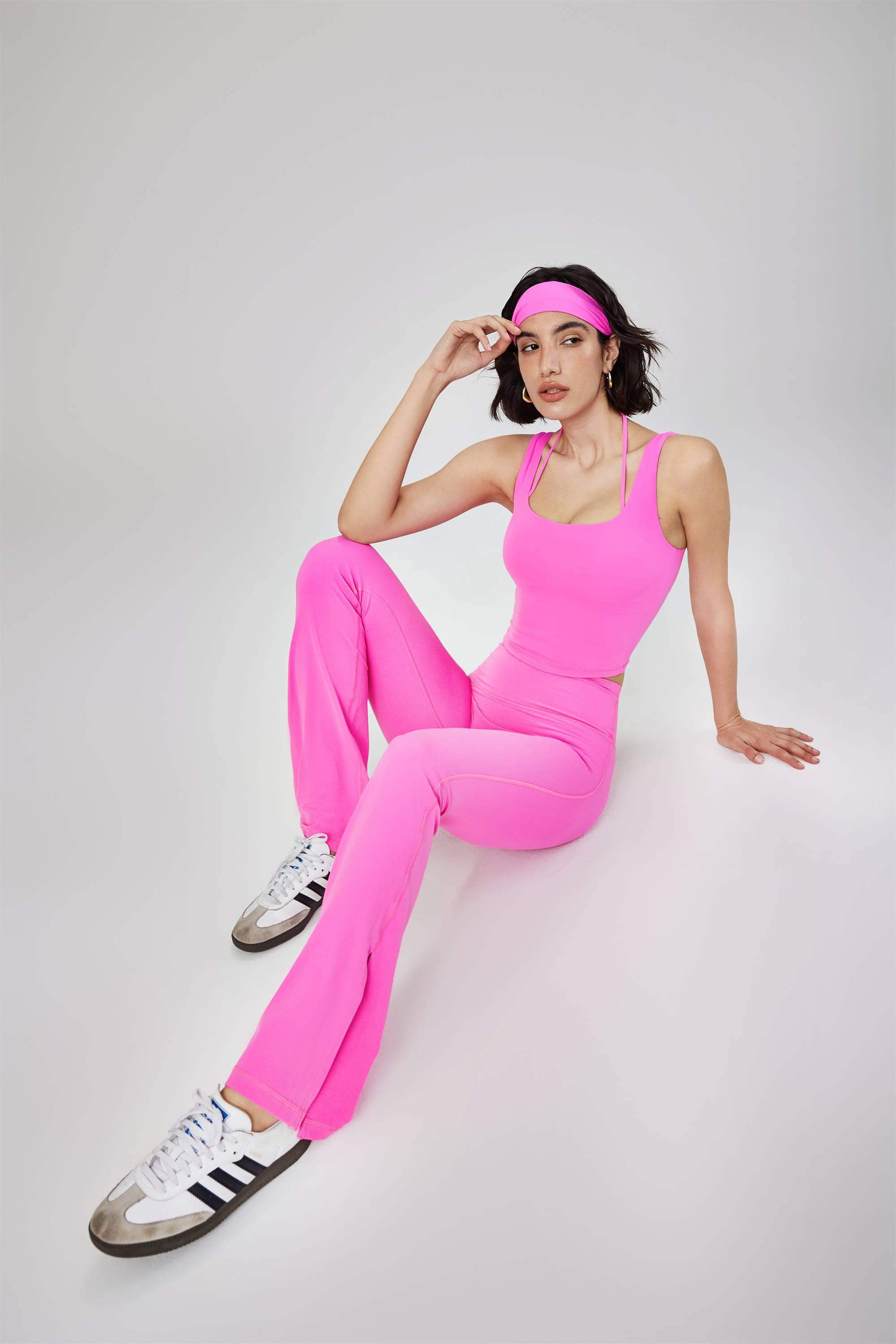 2-in-1-Lagen-Sport-BH mit integriertem Tanktop