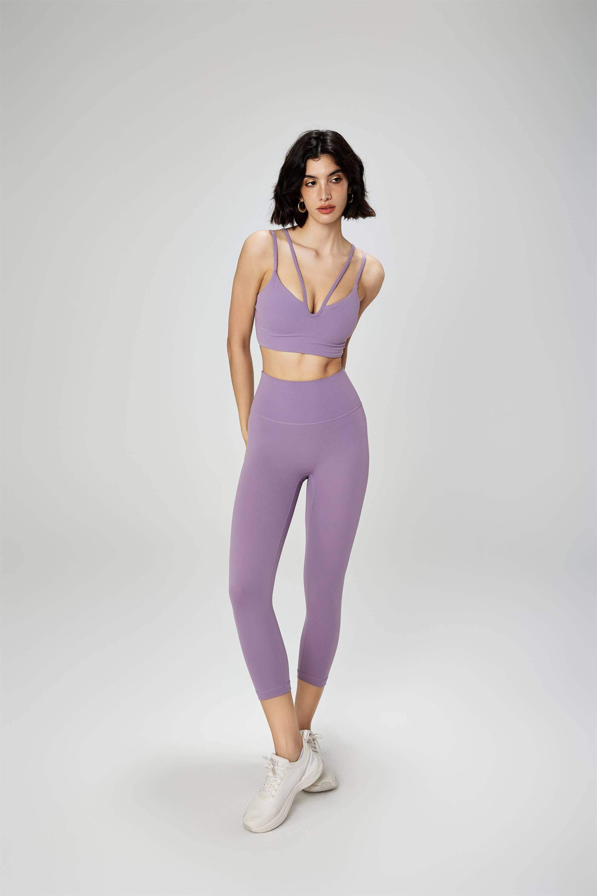 Stoßdämpfender Sport-BH mit V-Ausschnitt