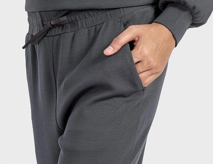 Hose mit wildem Bein