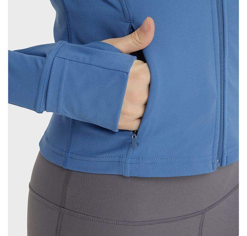 Fitnessjacke mit Reißverschlusstasche