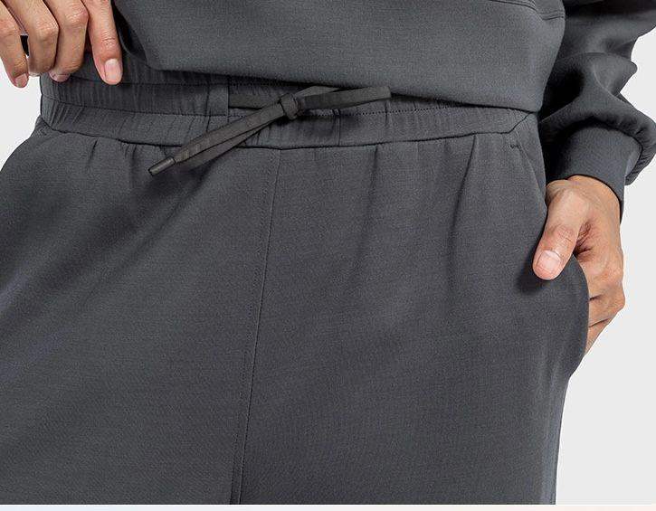 Hose mit wildem Bein