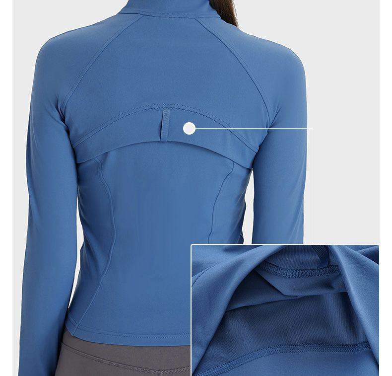 Fitnessjacke mit Reißverschlusstasche