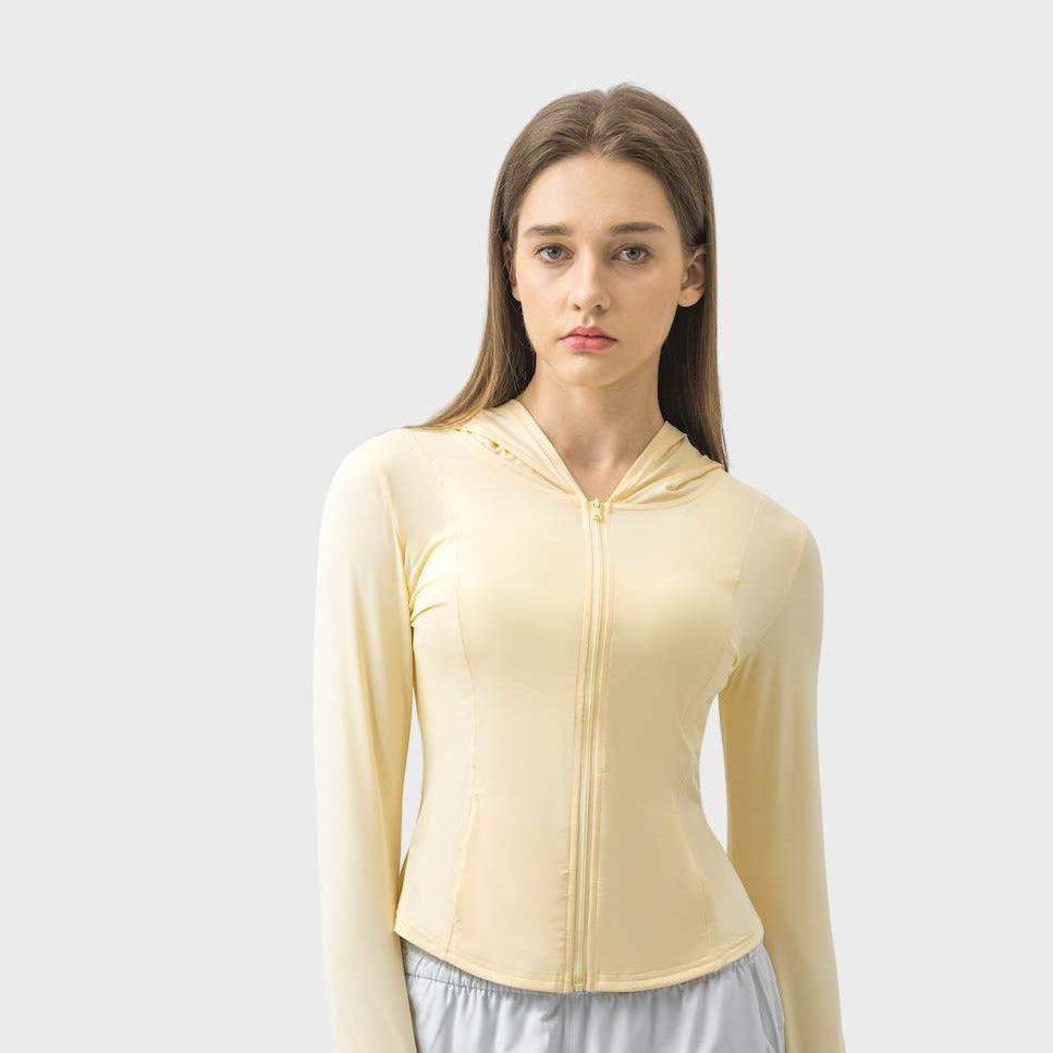 Sonnenschutzkleidung mit schmaler Passform und Kapuze