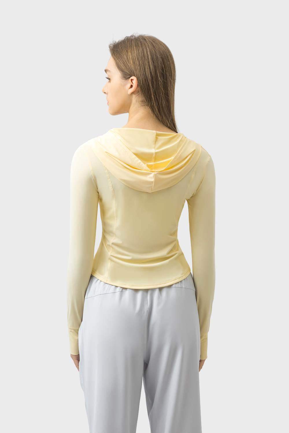 Sonnenschutzkleidung mit schmaler Passform und Kapuze