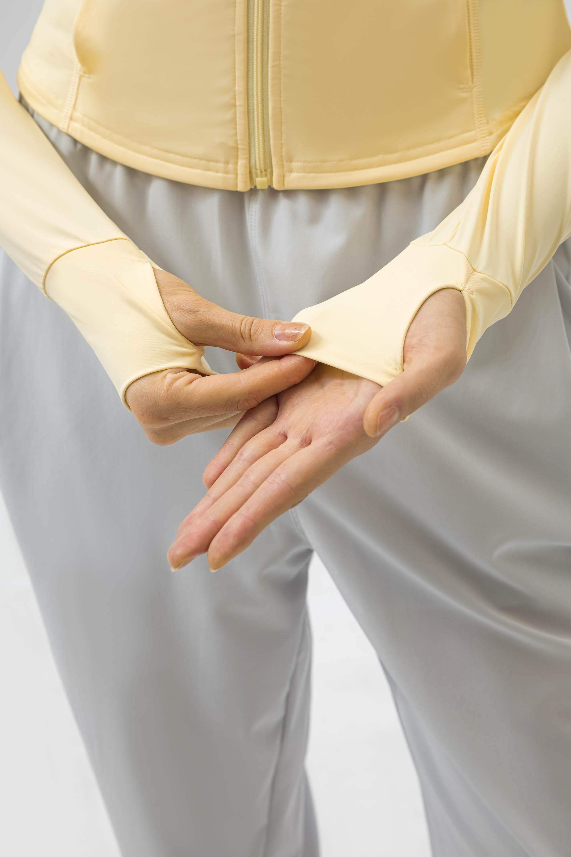 Sonnenschutzkleidung mit schmaler Passform und Kapuze