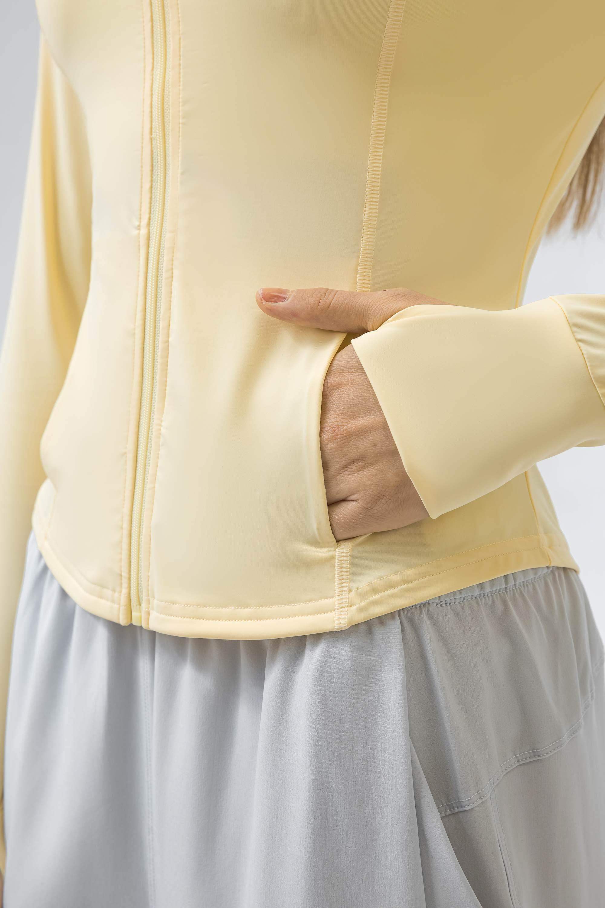 Sonnenschutzkleidung mit schmaler Passform und Kapuze