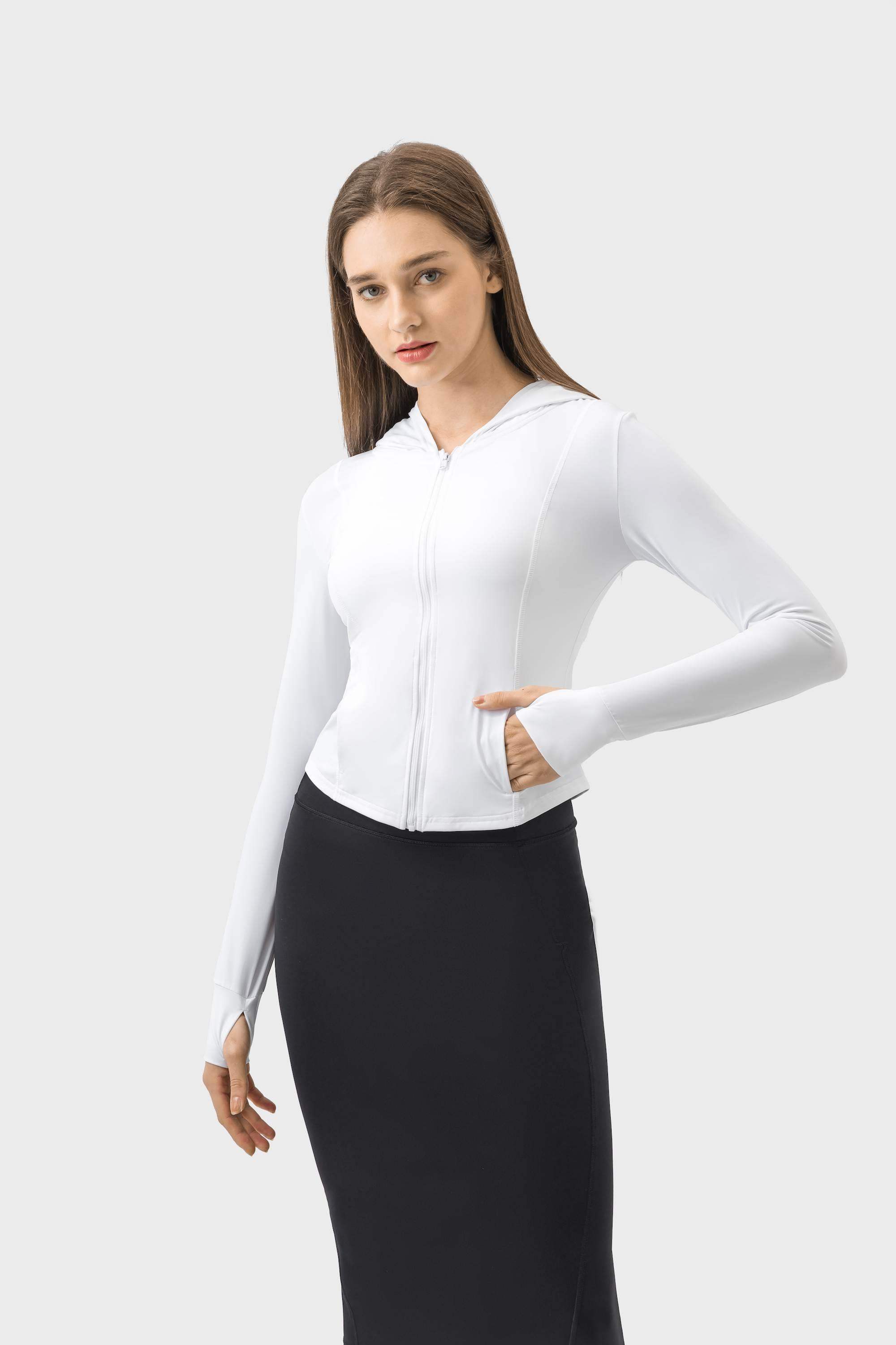 Sonnenschutzkleidung mit schmaler Passform und Kapuze