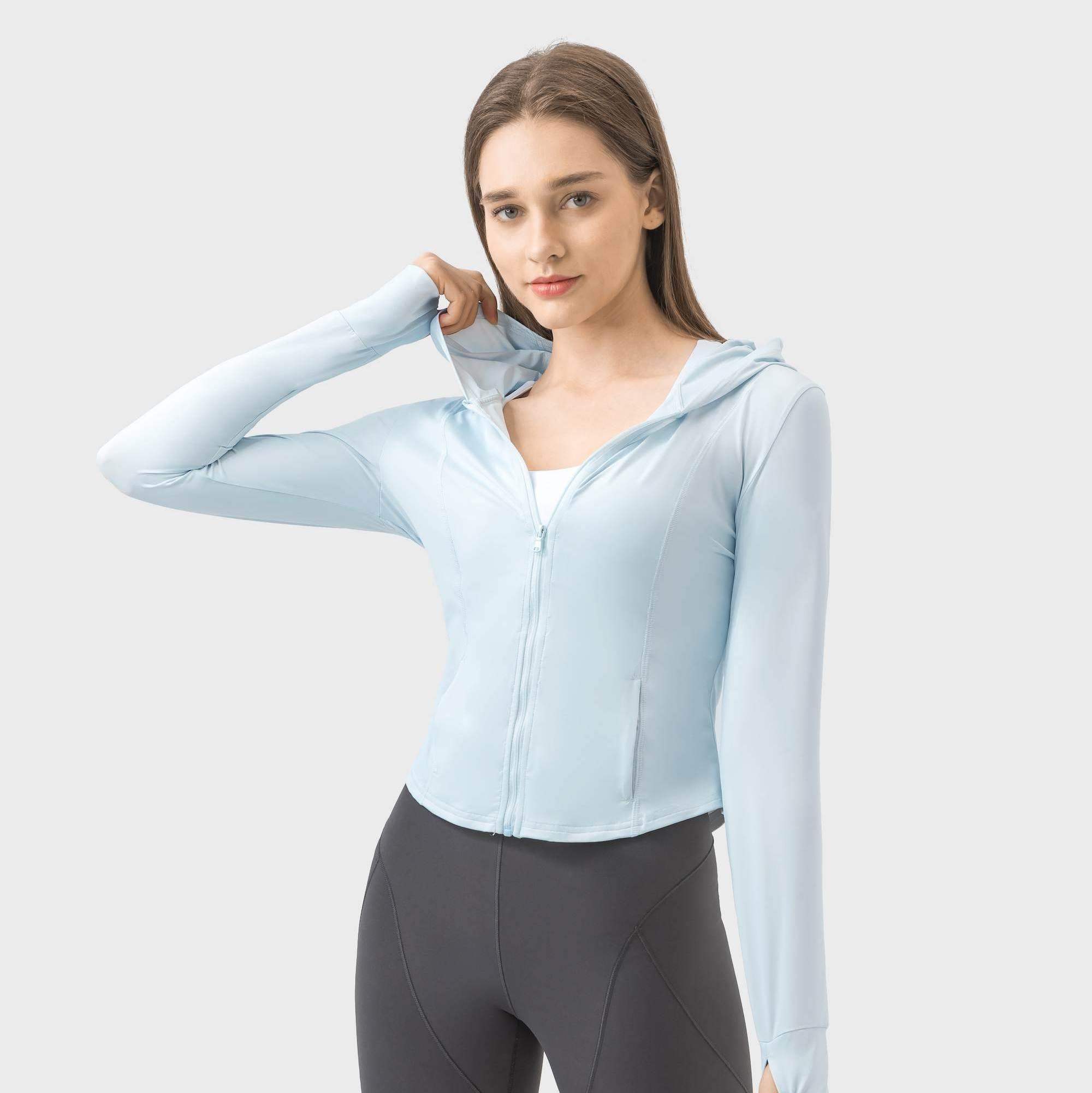 Sonnenschutzkleidung mit schmaler Passform und Kapuze