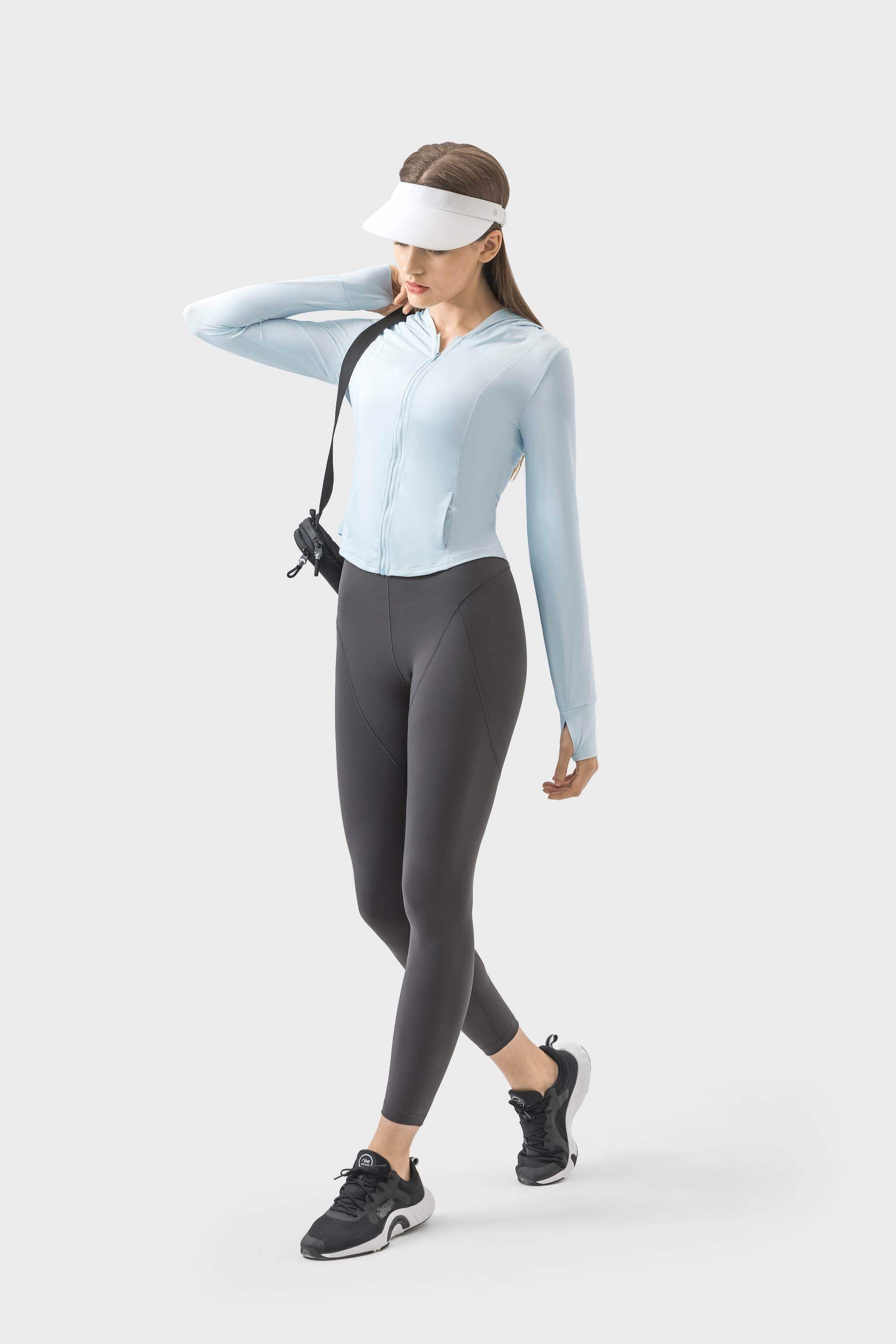 Sonnenschutzkleidung mit schmaler Passform und Kapuze