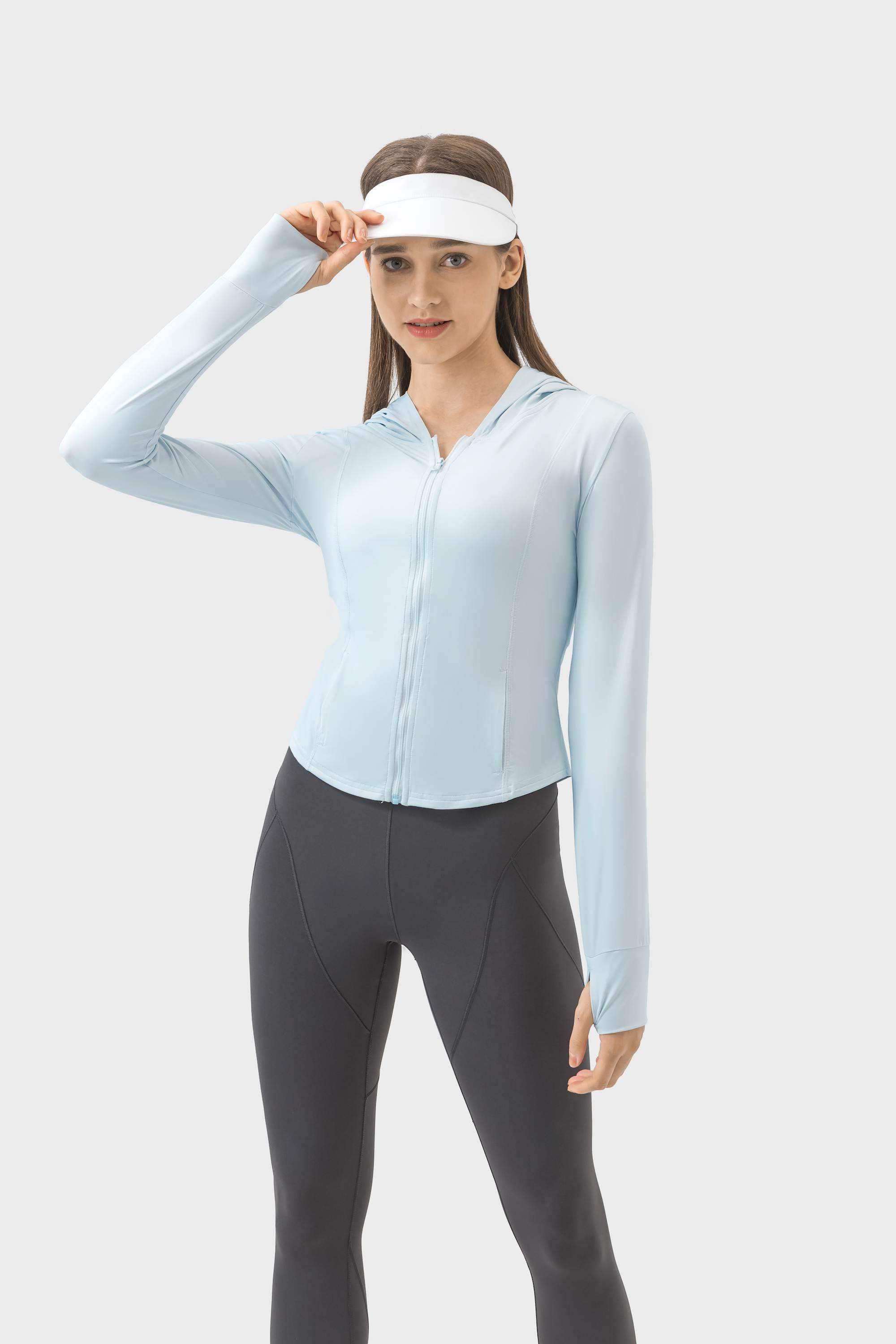 Sonnenschutzkleidung mit schmaler Passform und Kapuze