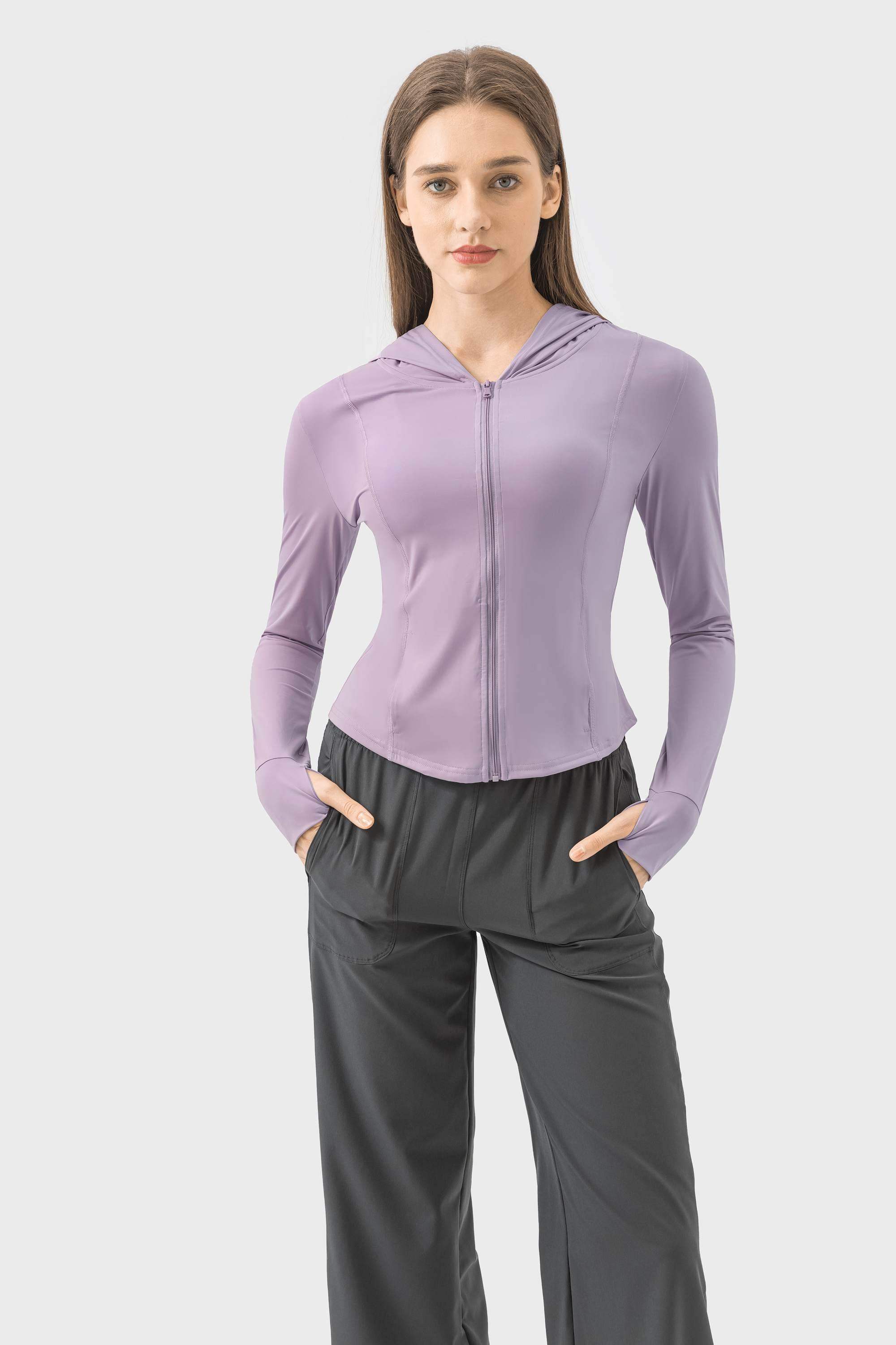 Sonnenschutzkleidung mit schmaler Passform und Kapuze