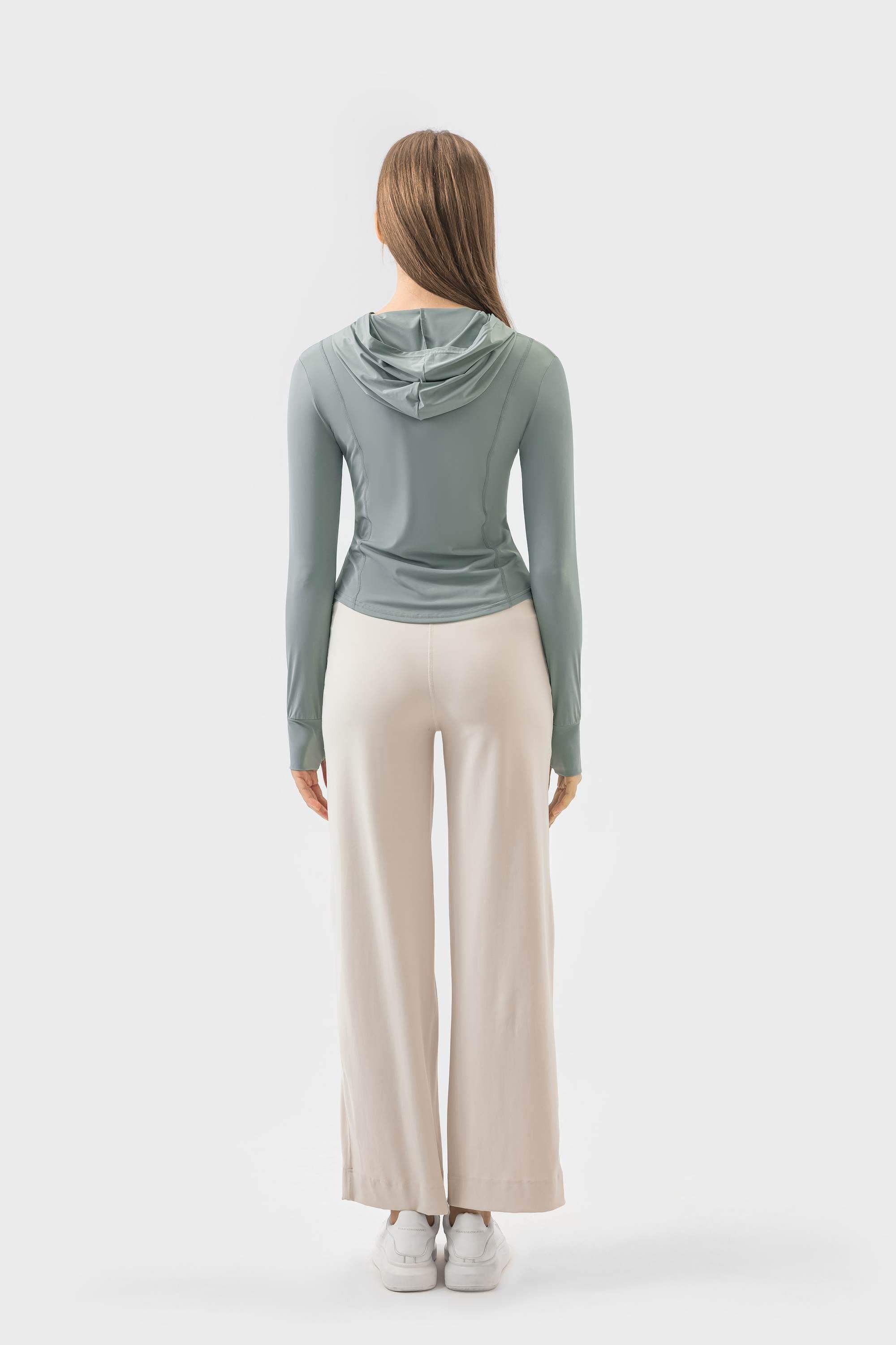 Sonnenschutzkleidung mit schmaler Passform und Kapuze