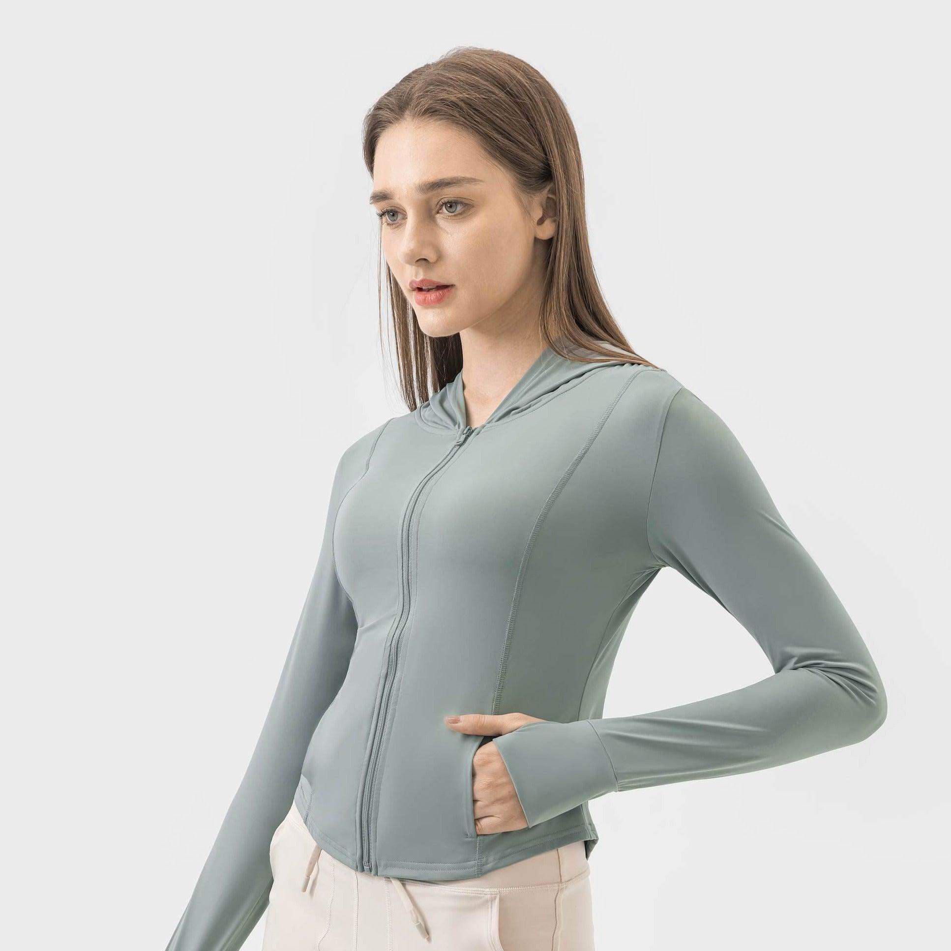 Sonnenschutzkleidung mit schmaler Passform und Kapuze