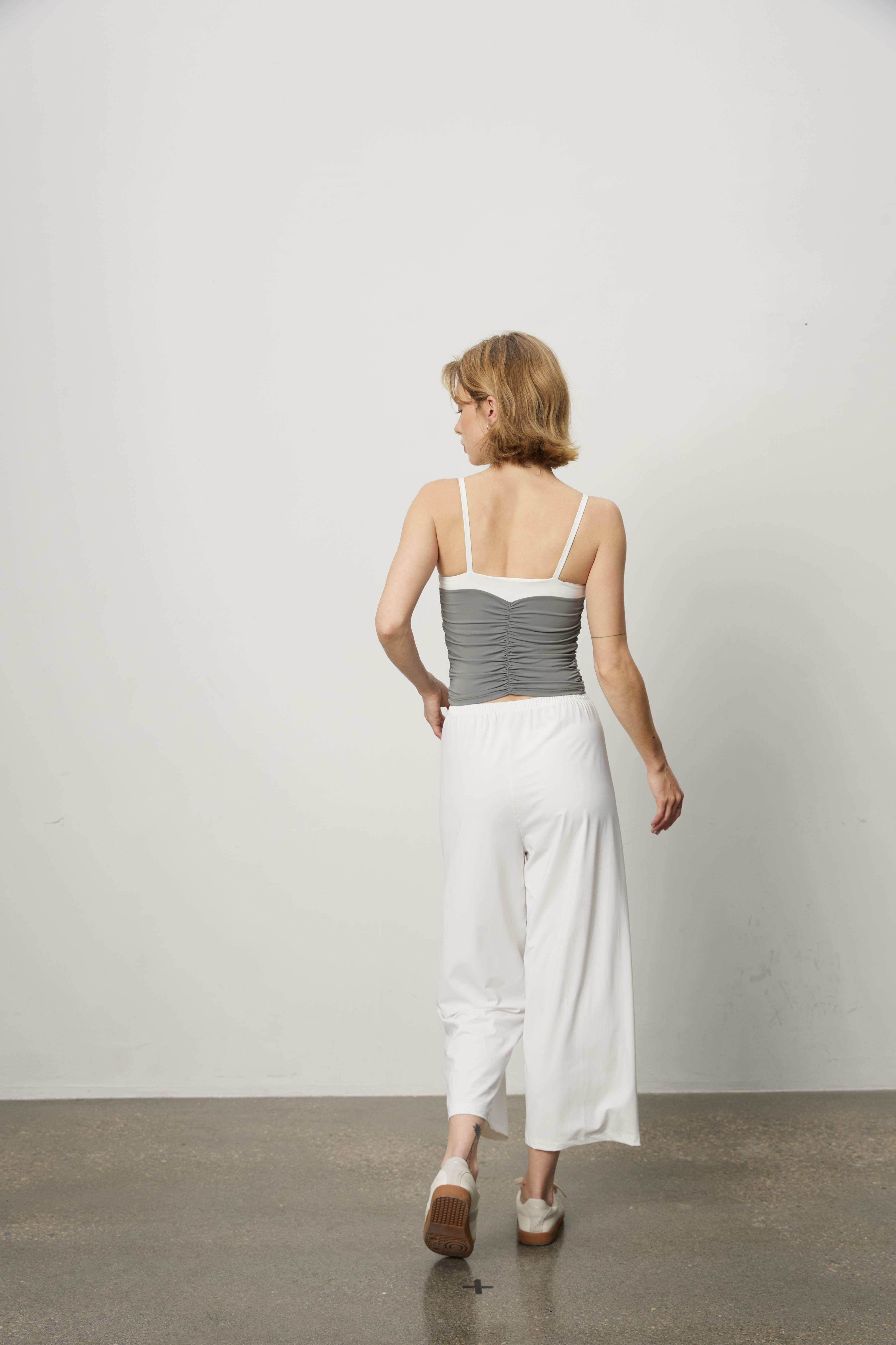 Verkürzte Hose mit hoher Taille und weitem Bein