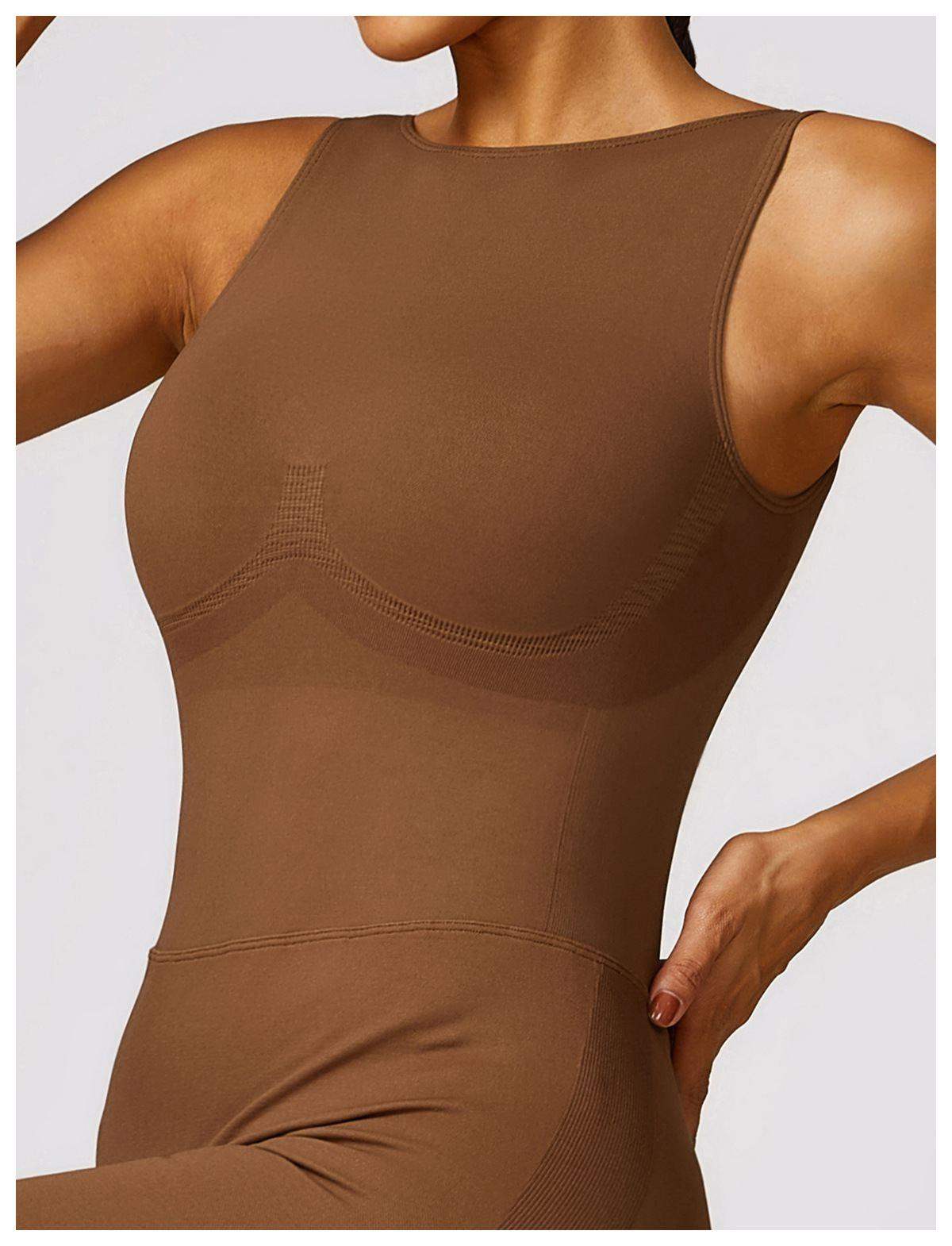 Kurzer Jumpsuit mit V-Rücken