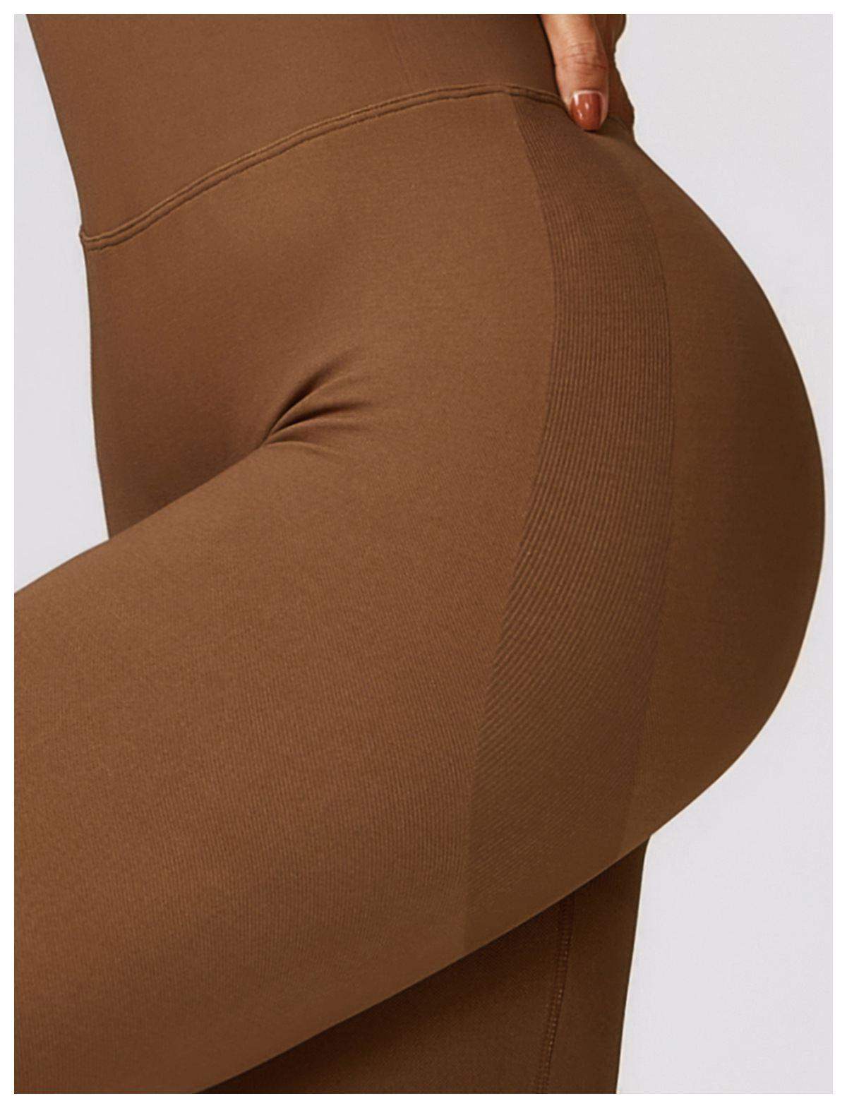 Jumpsuit mit Po-Lifting und V-Rücken