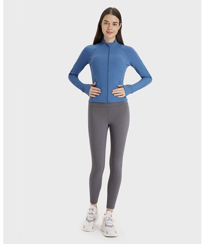 Fitnessjacke mit Reißverschlusstasche