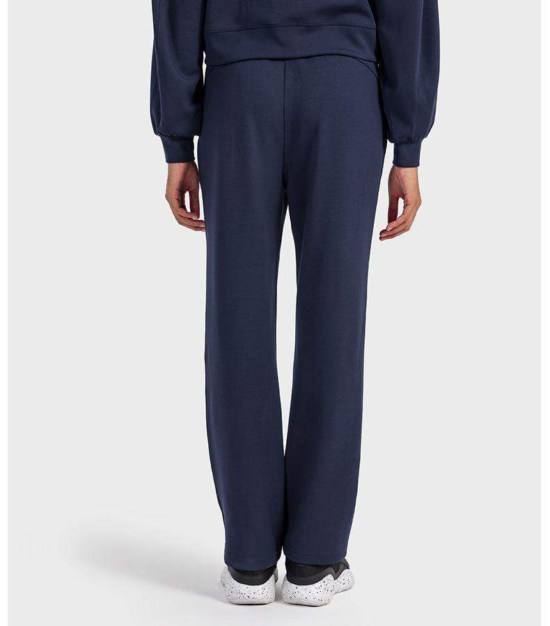 Hose mit wildem Bein