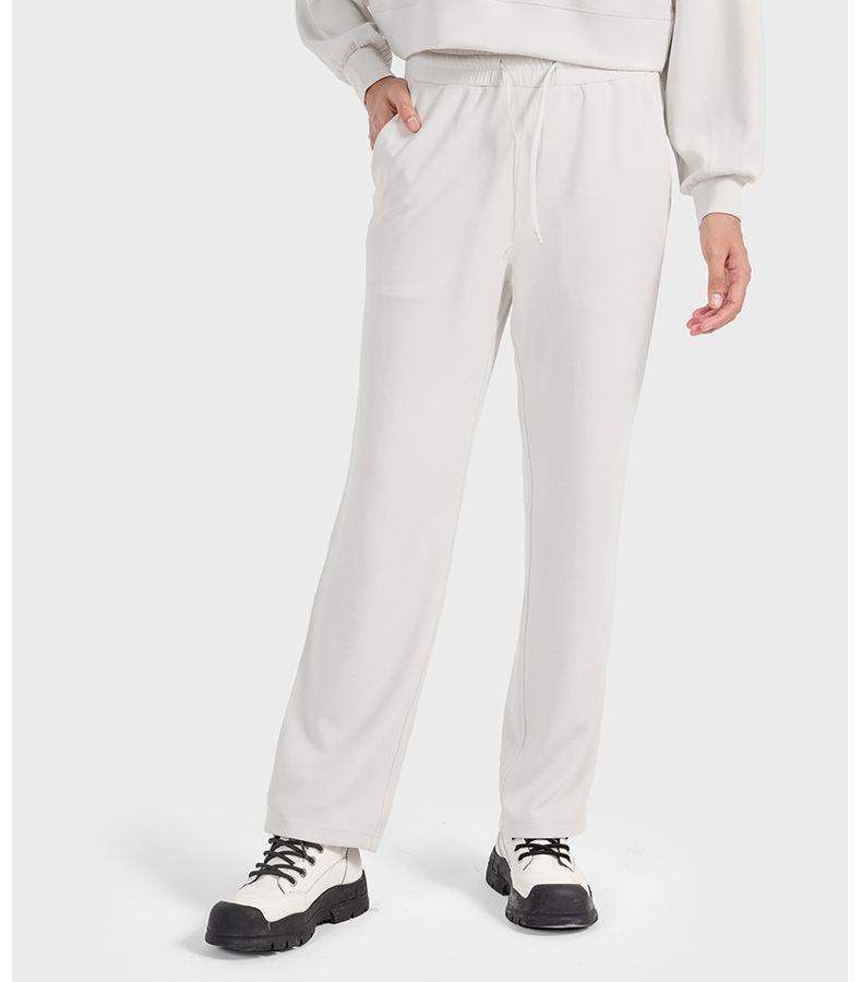 Hose mit wildem Bein