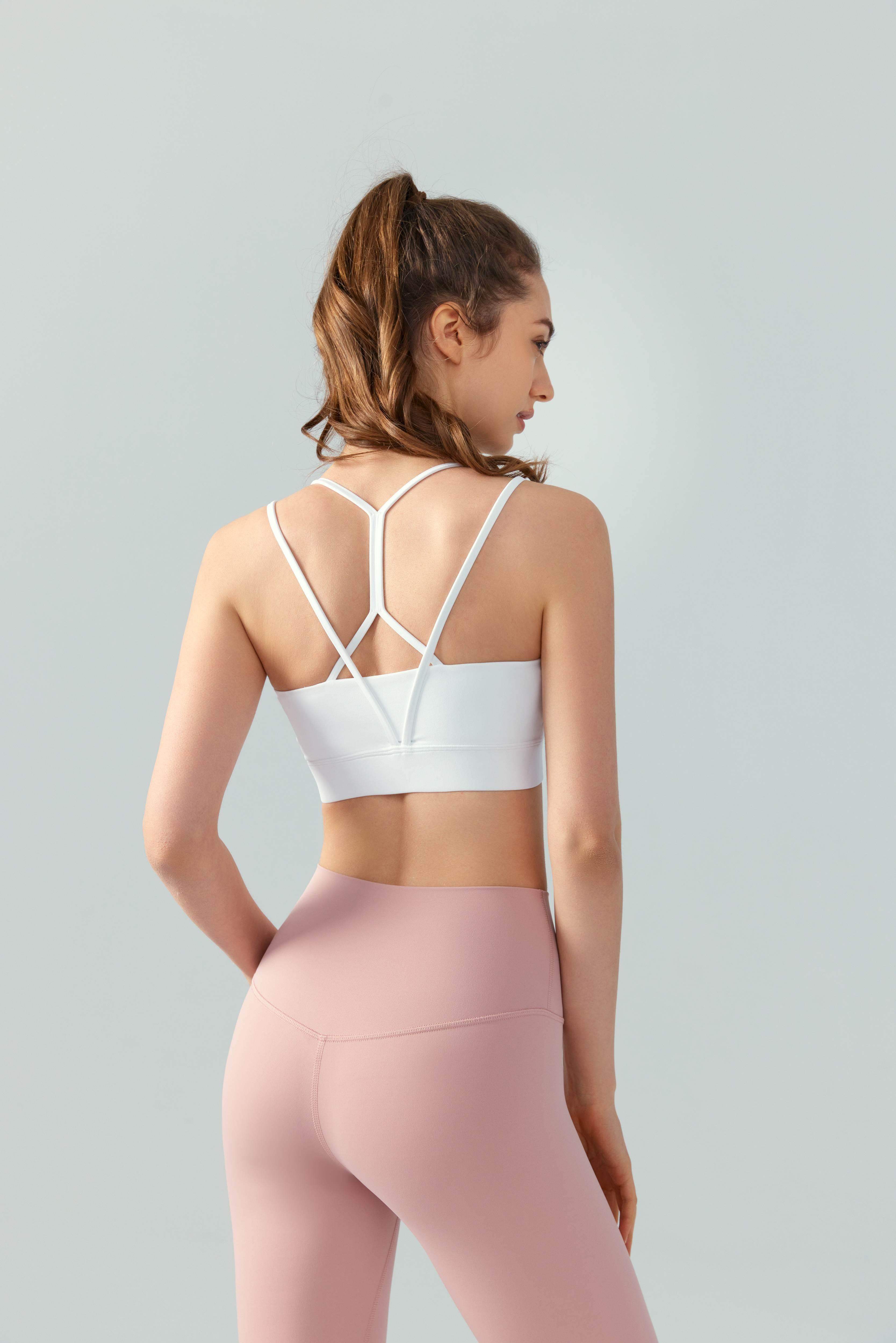Sexy Sport-BH mit Cut-Out vorne und Twist