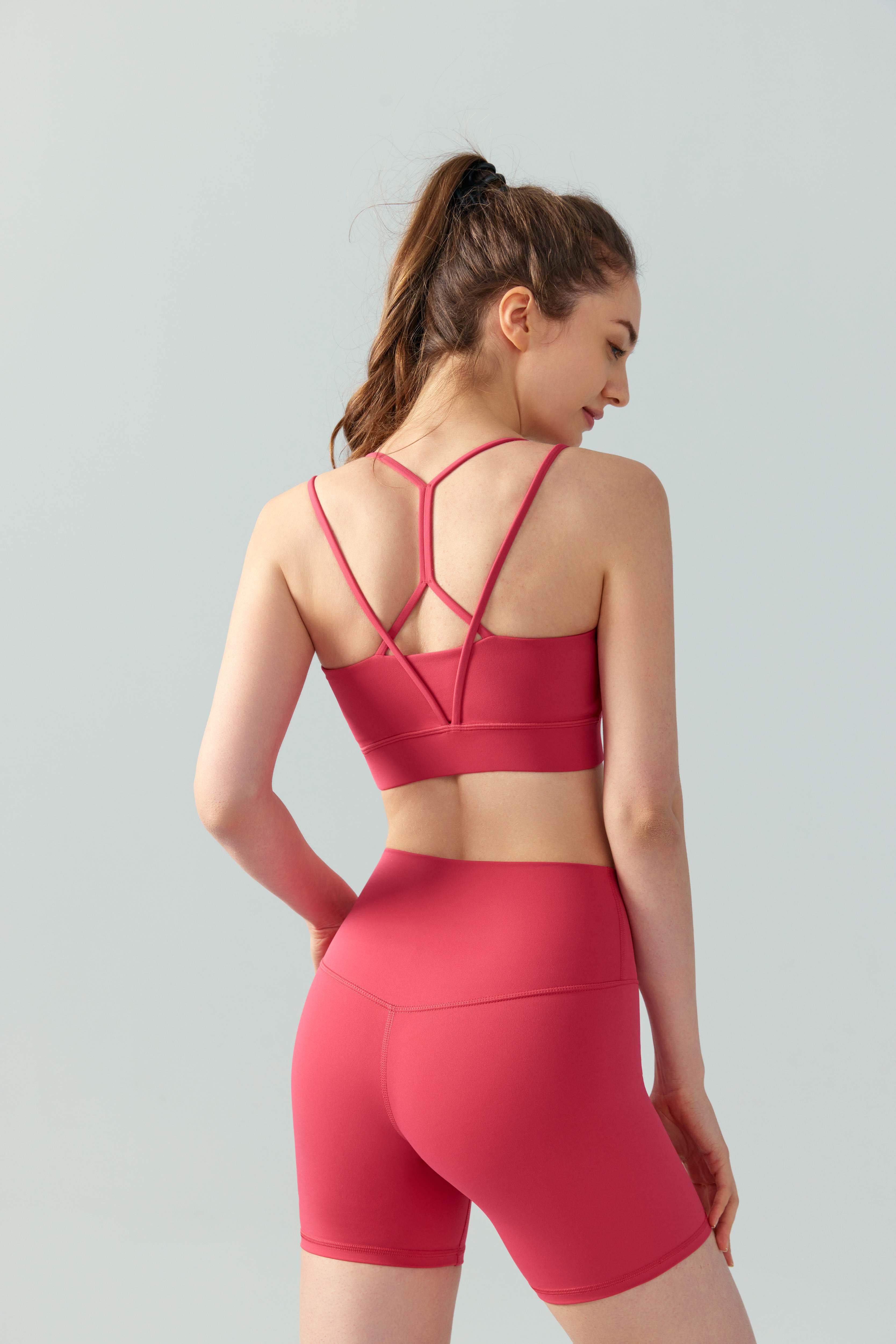 Sexy Sport-BH mit Cut-Out vorne und Twist