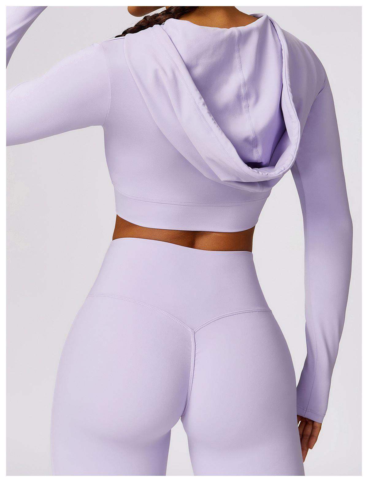 Kurzes Oberteil mit langen Ärmeln und Kapuze