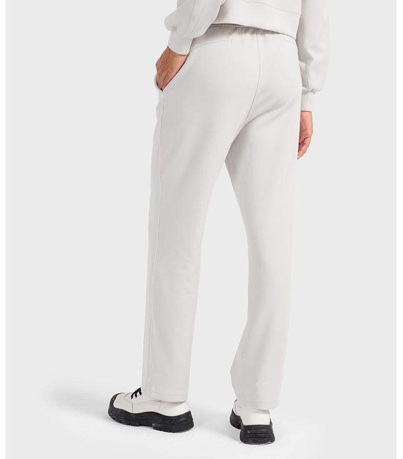 Hose mit wildem Bein