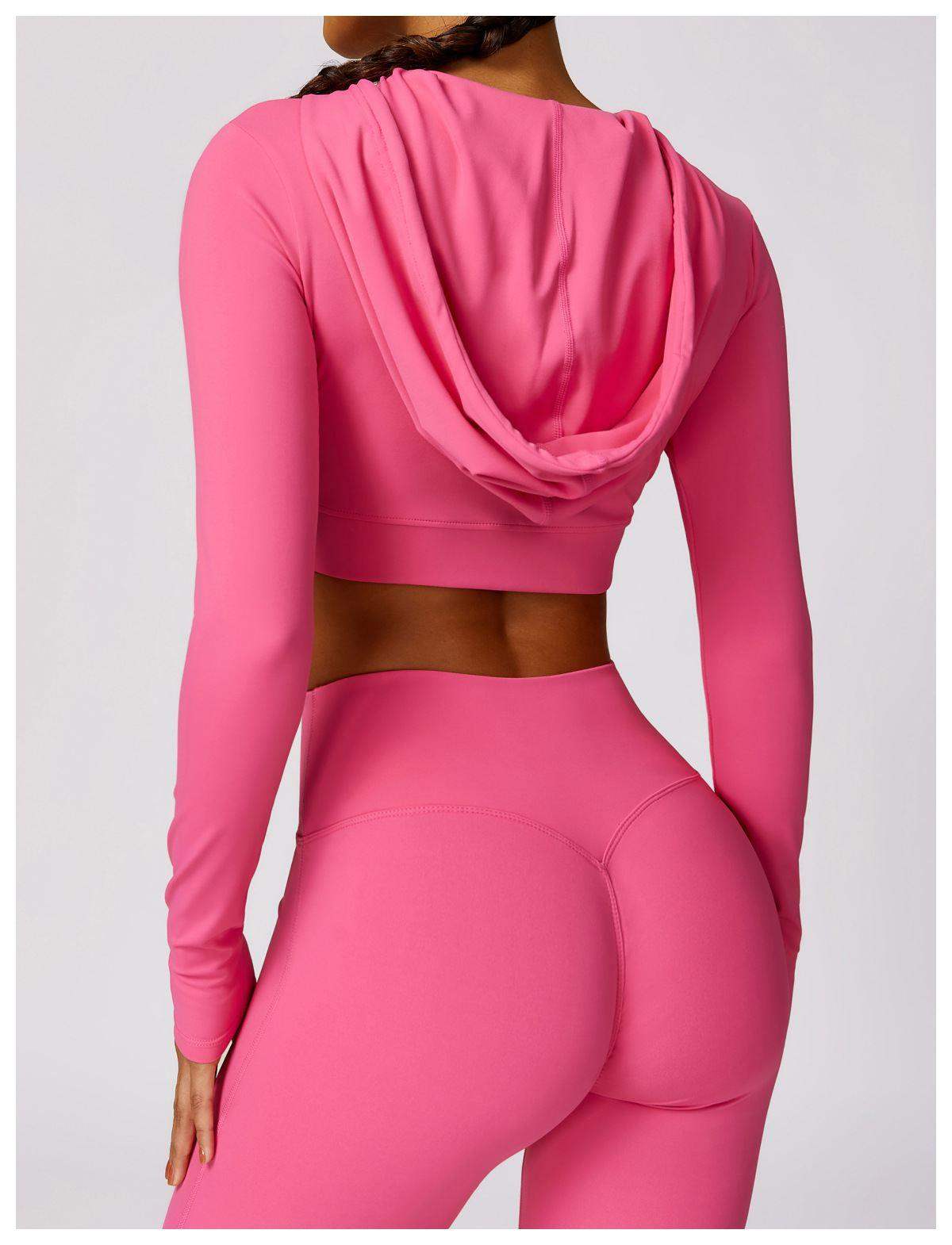 Kurzes Oberteil mit langen Ärmeln und Kapuze