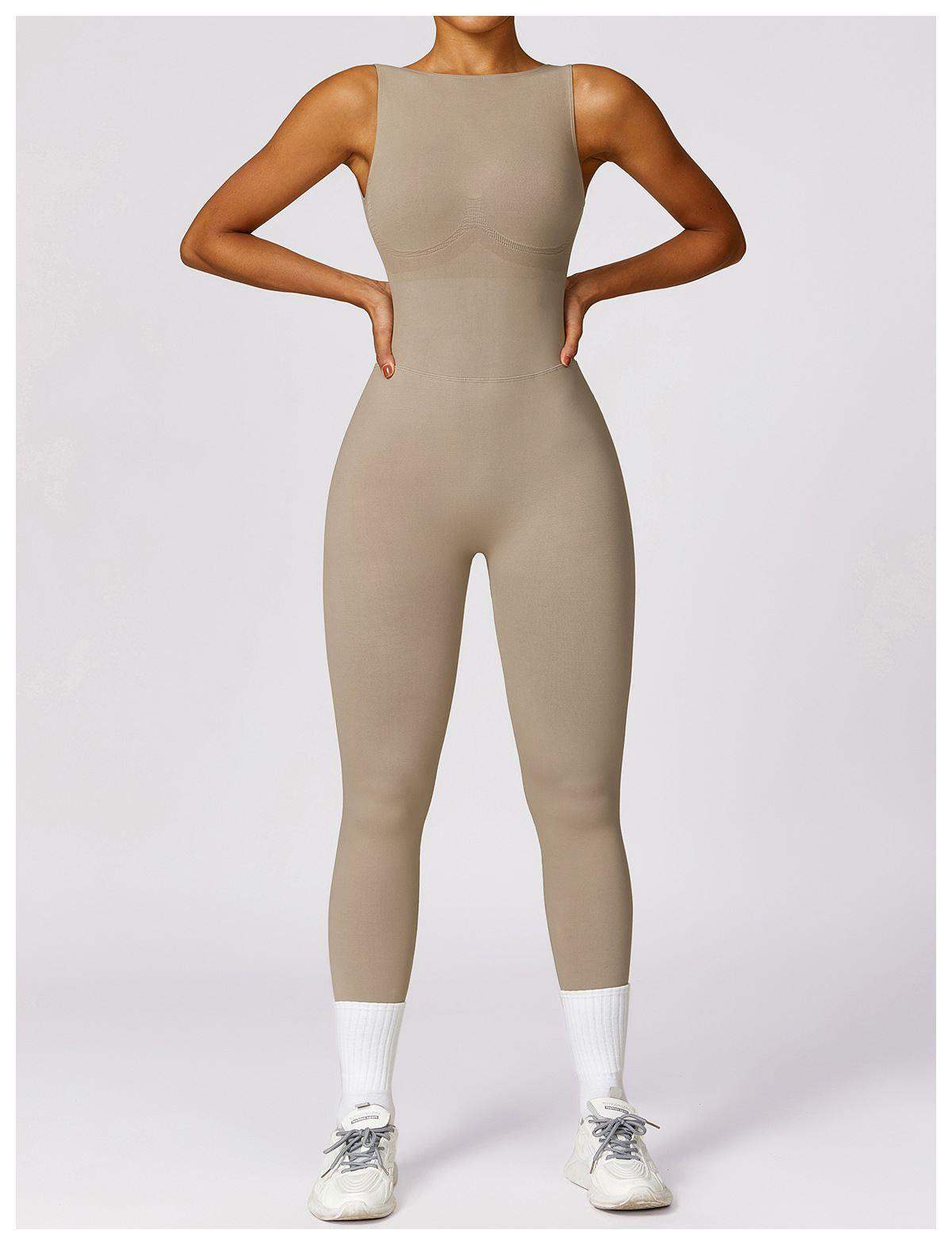 Jumpsuit mit Po-Lifting und V-Rücken