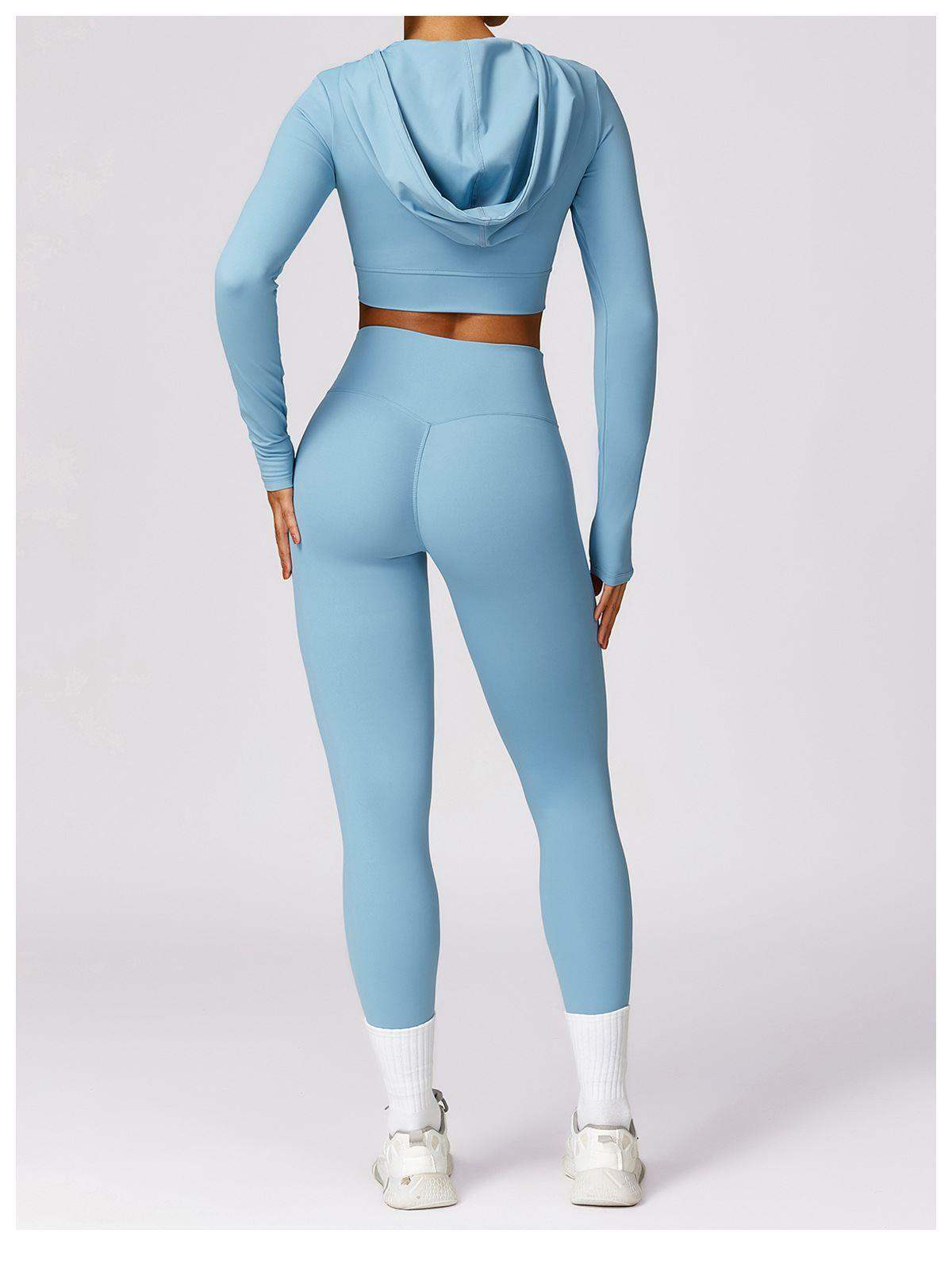 Kurzes Oberteil mit langen Ärmeln und Kapuze