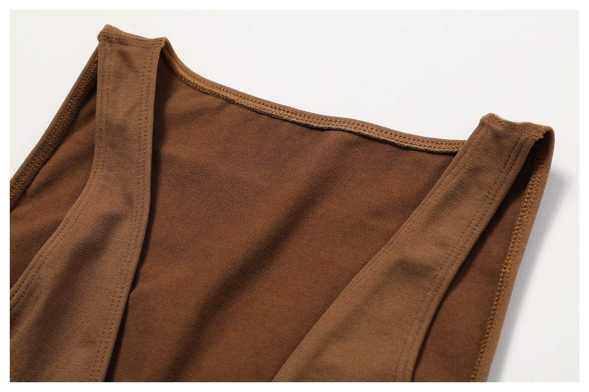 Jumpsuit mit Po-Lifting und V-Rücken