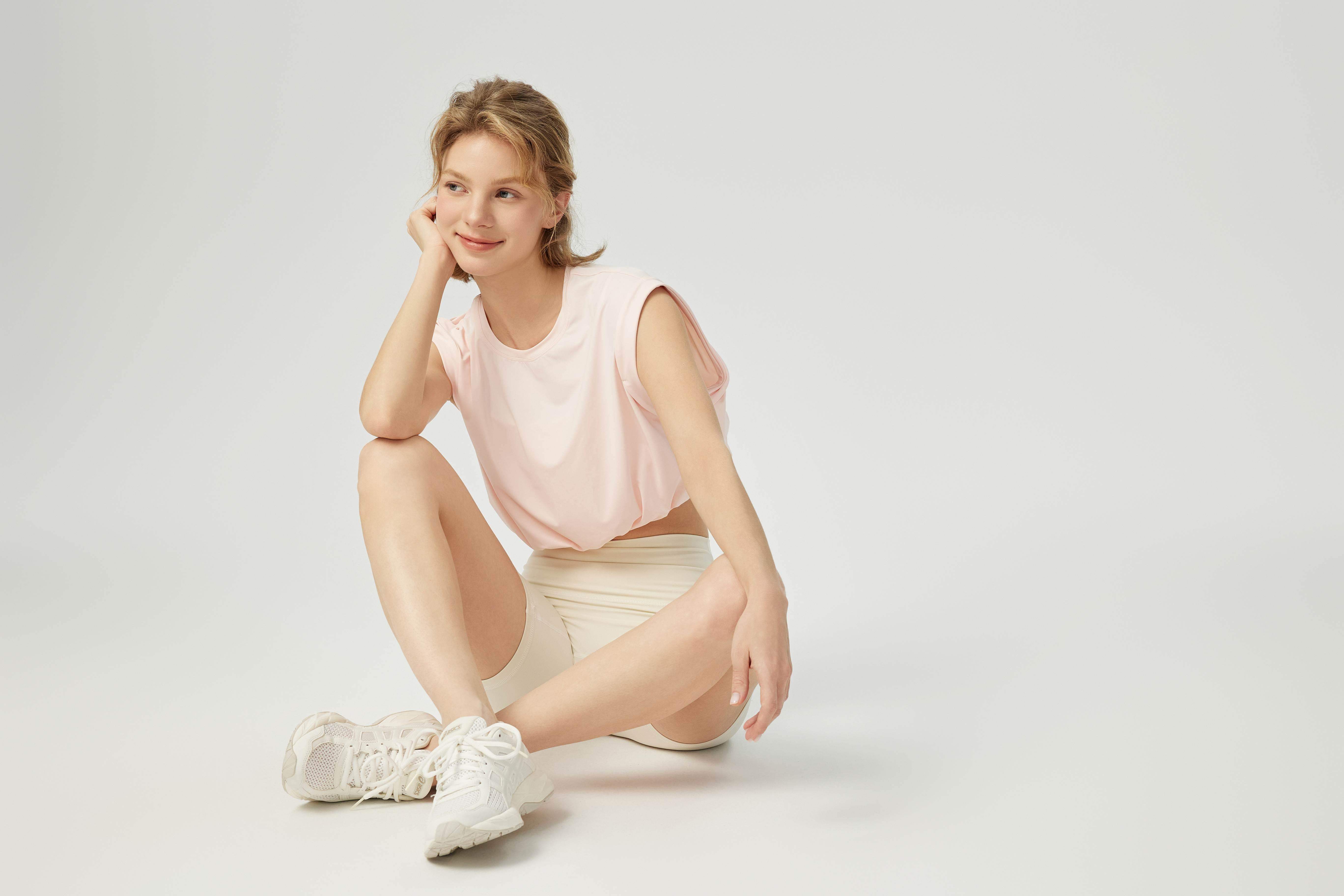 Atmungsaktives, kurzes Sport-T-Shirt