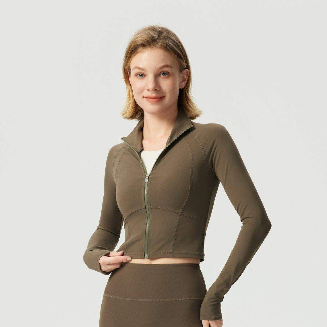 Kurzes Sportjackett mit Stehkragen