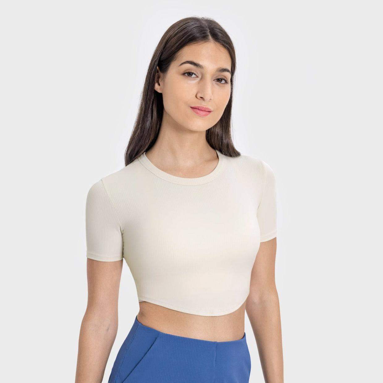 Kurzärmliges, eng anliegendes Crop-Top
