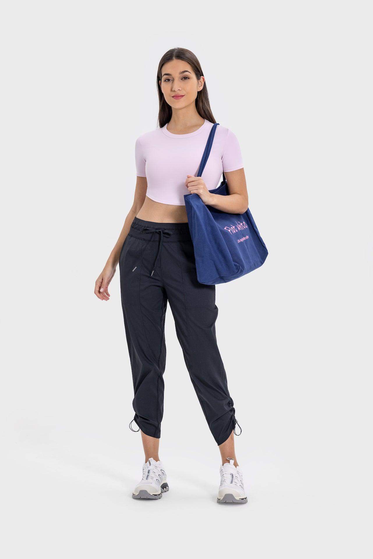 Kurzärmliges, eng anliegendes Crop-Top