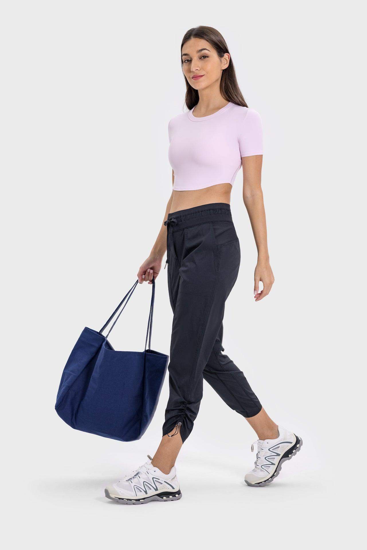 Kurzärmliges, eng anliegendes Crop-Top