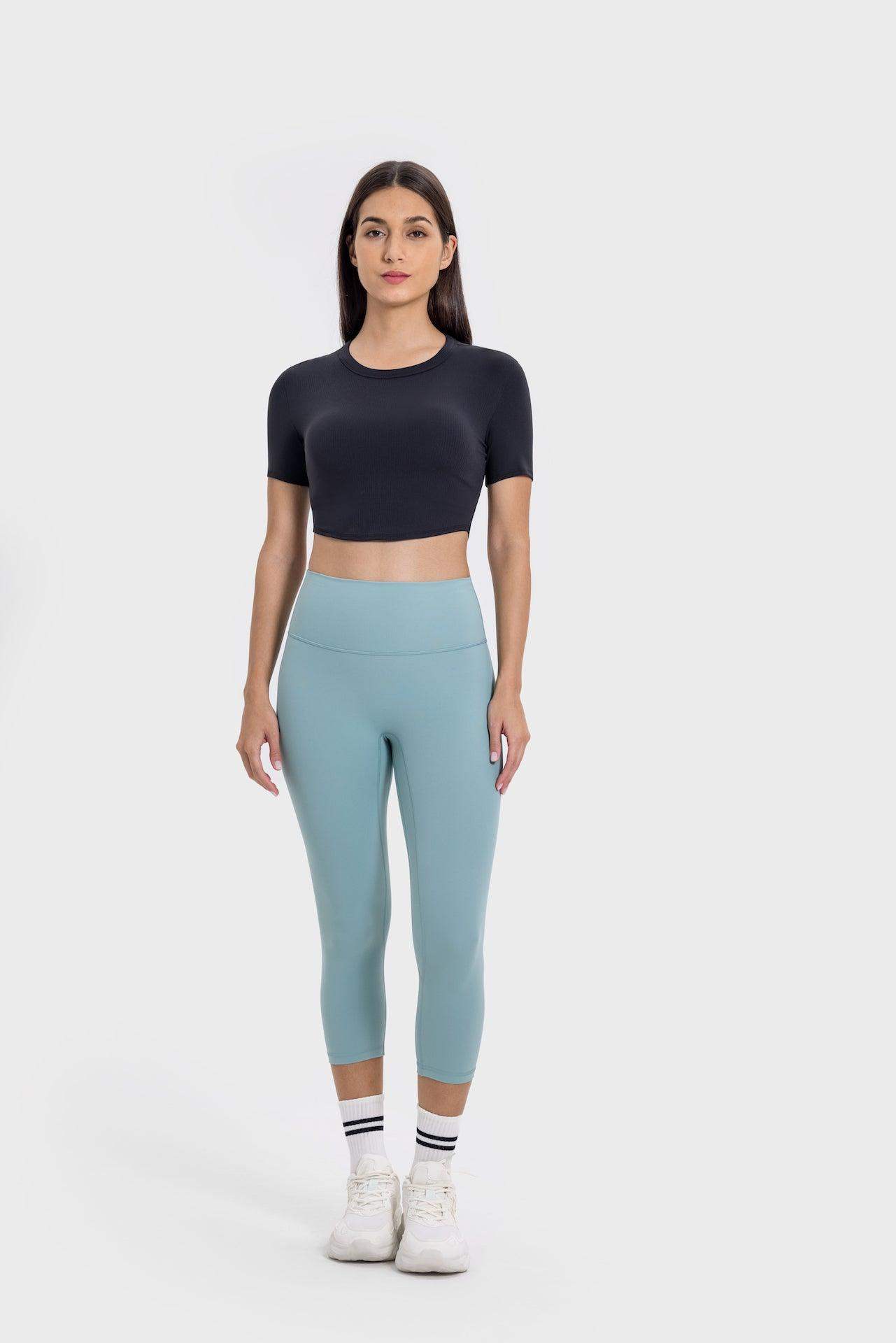 Kurzärmliges, eng anliegendes Crop-Top