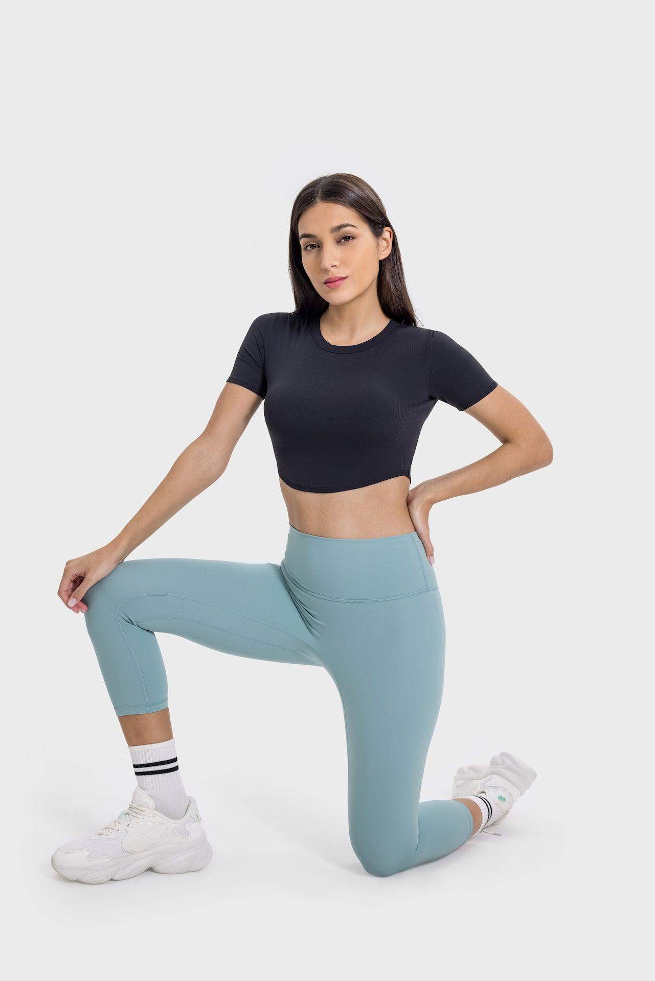 Kurzärmliges, eng anliegendes Crop-Top