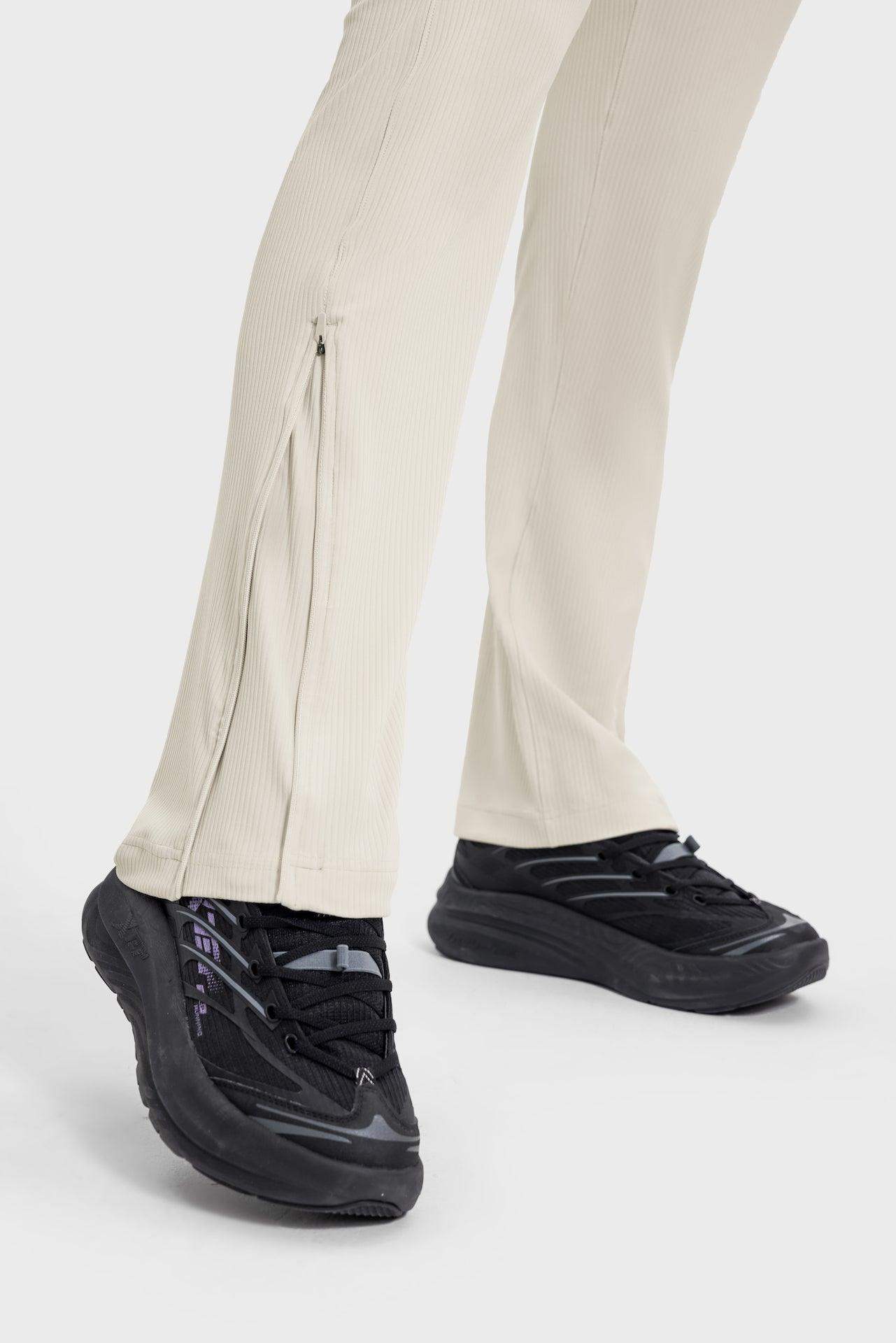 Hüfthebende Slim Flare-Hose mit hoher Taille