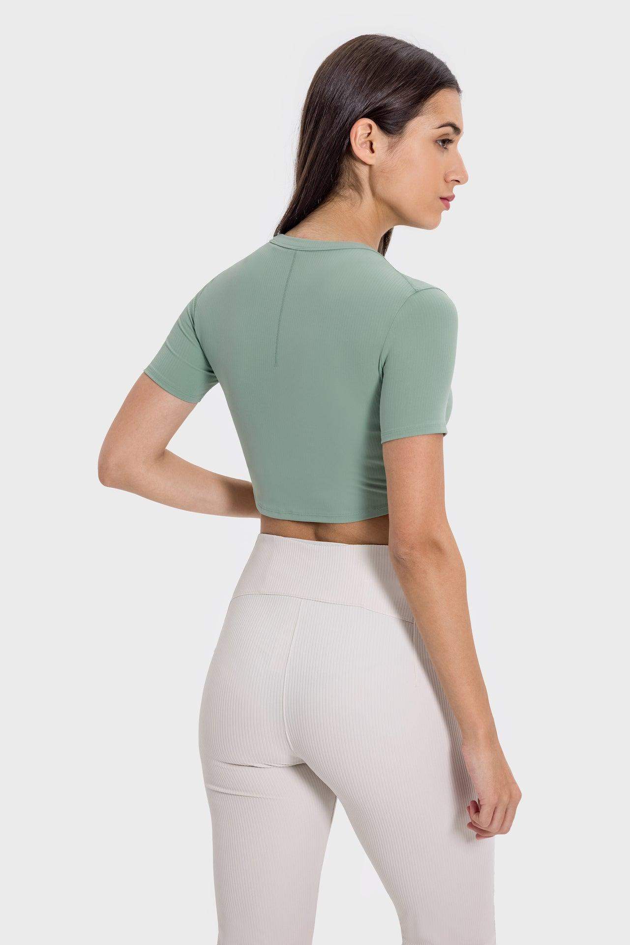 Kurzärmliges, eng anliegendes Crop-Top