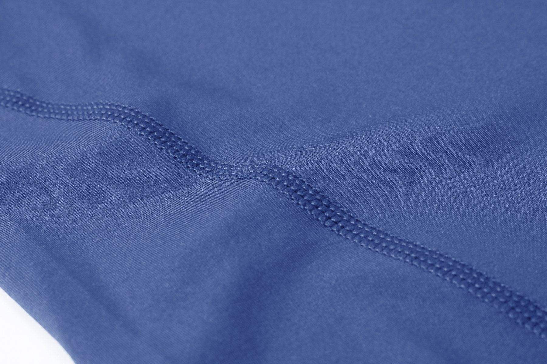 Schmales Kurzarmoberteil für Herren