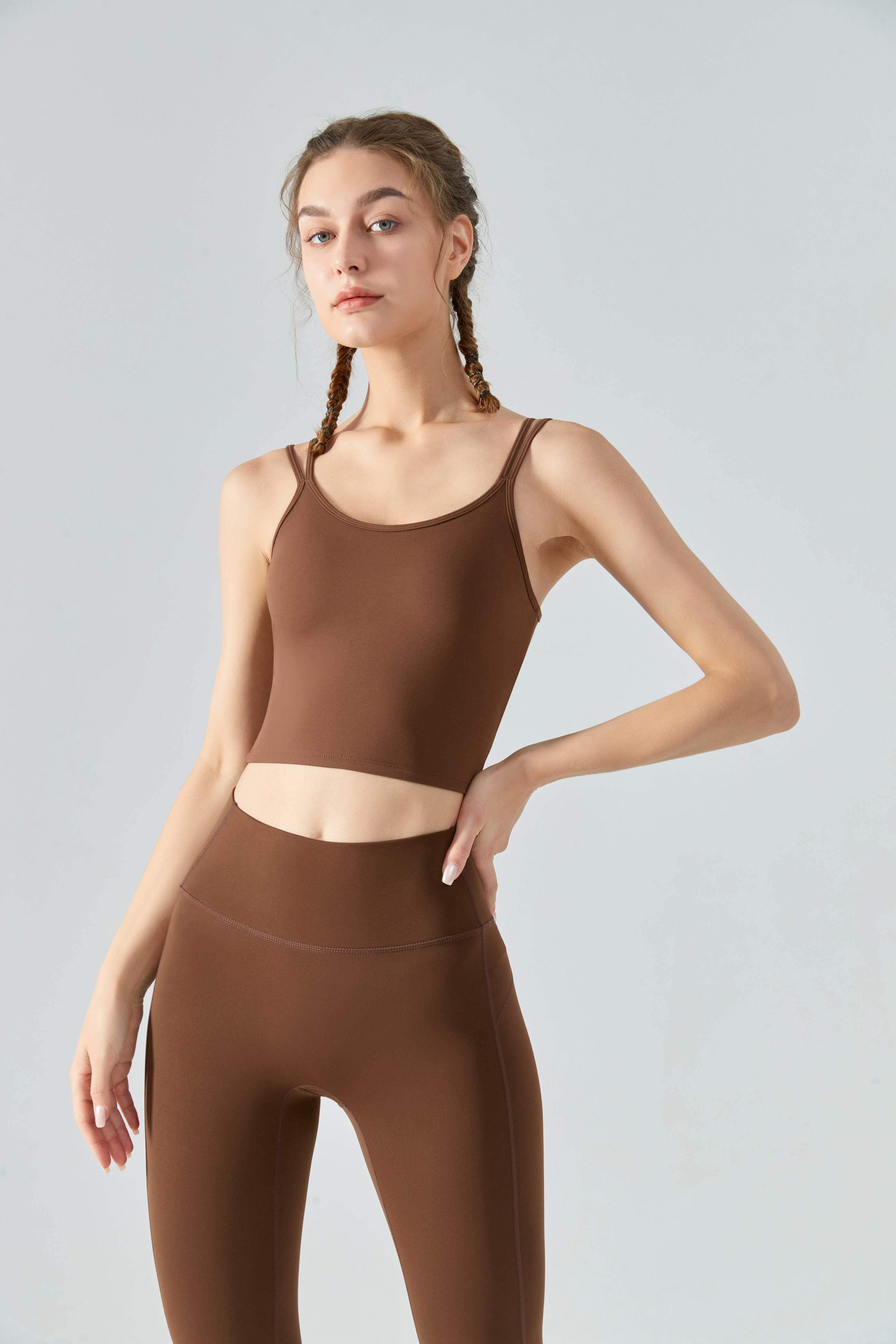 Nahtloser Sport-BH mit integrierten Polstern