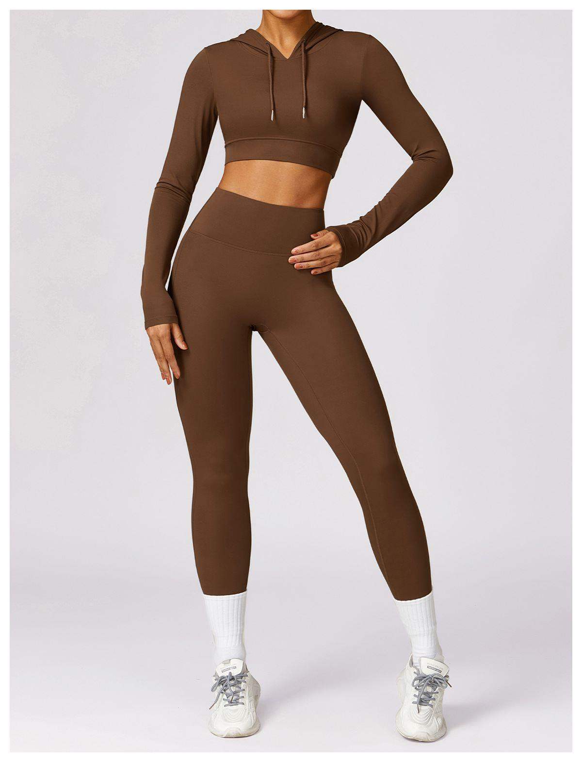 Kurzes Oberteil mit langen Ärmeln und Kapuze