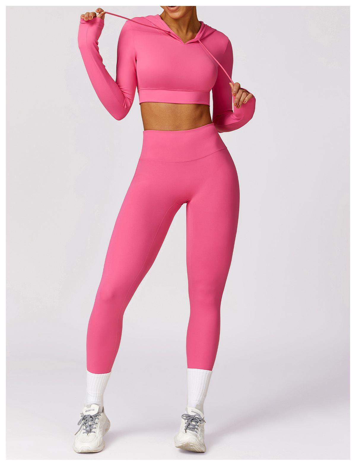 Kurzes Oberteil mit langen Ärmeln und Kapuze