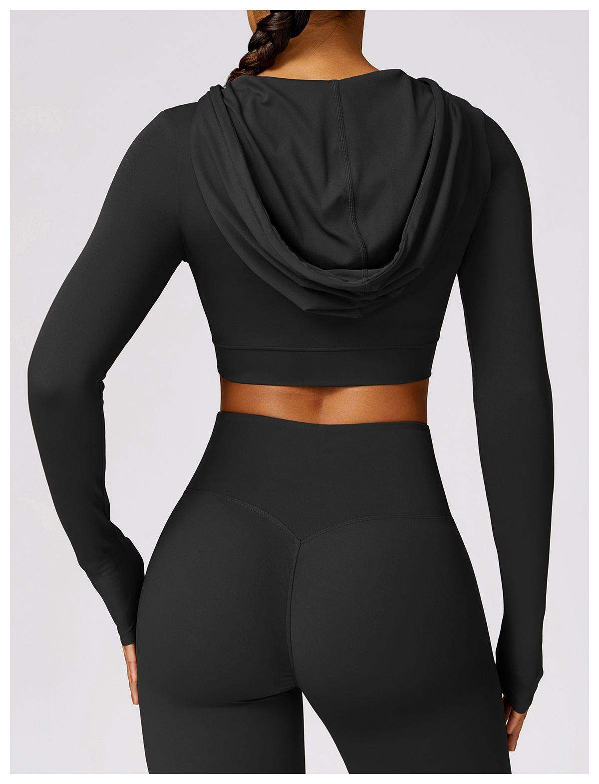 Kurzes Oberteil mit langen Ärmeln und Kapuze