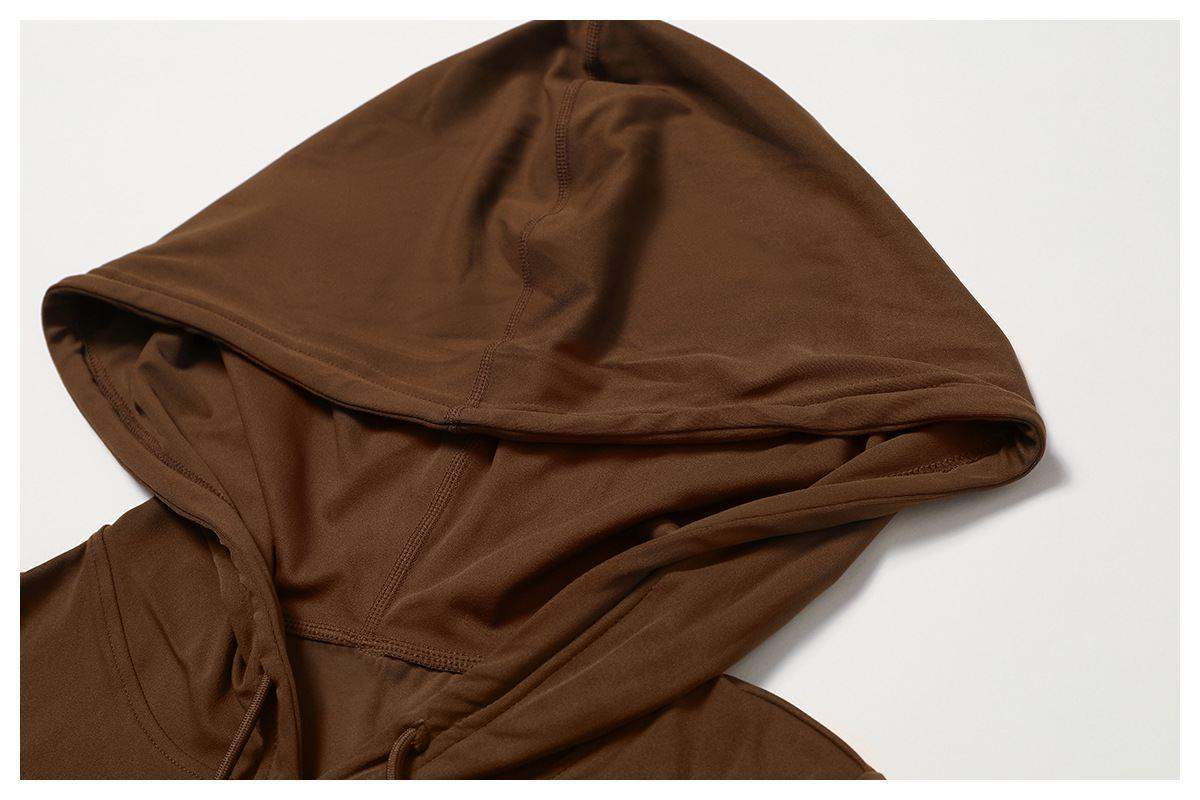 Kurzes Oberteil mit langen Ärmeln und Kapuze