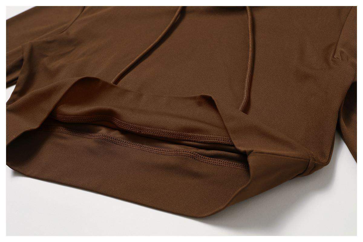 Kurzes Oberteil mit langen Ärmeln und Kapuze