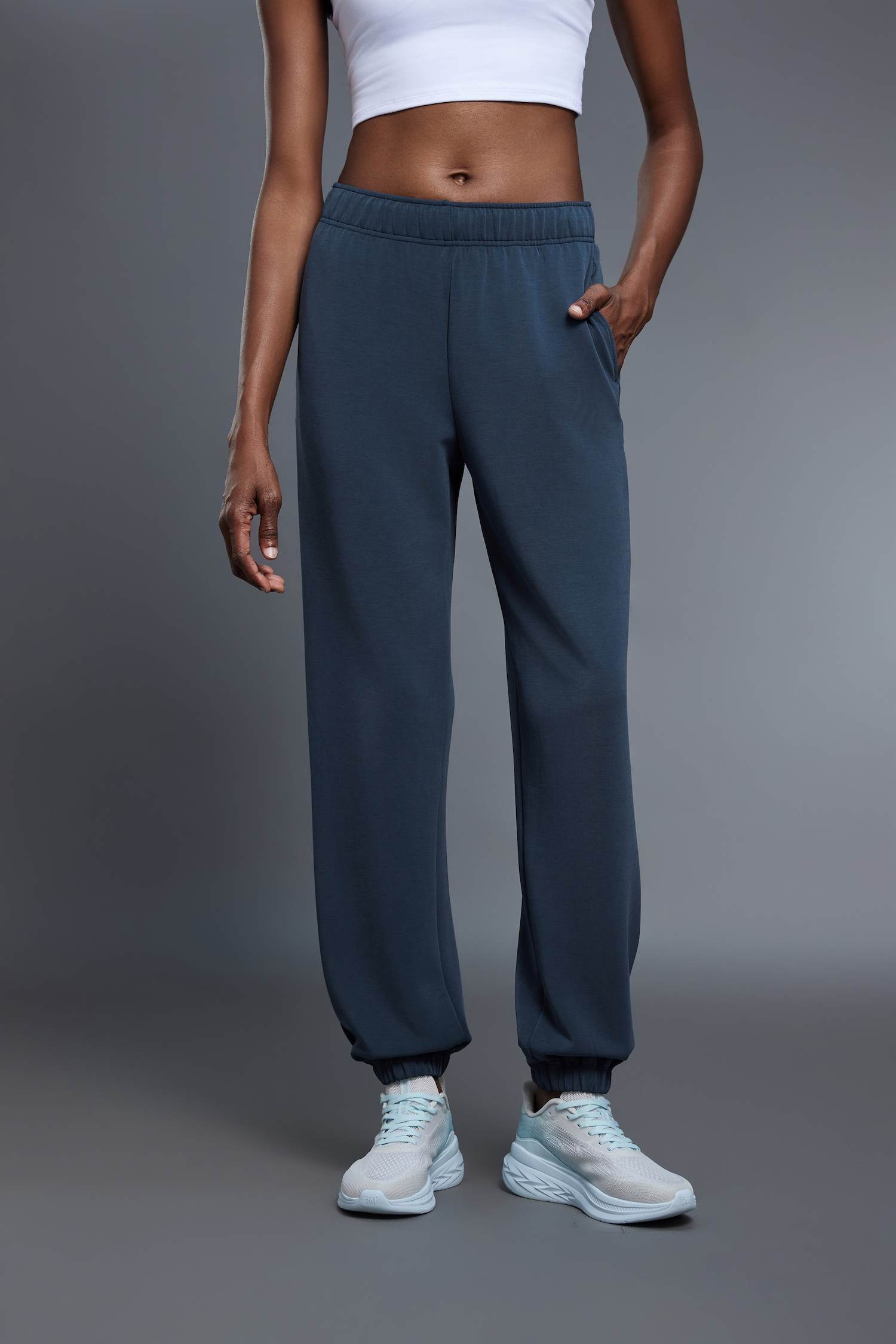 Women's Moisture-Wicking Jogger Pants