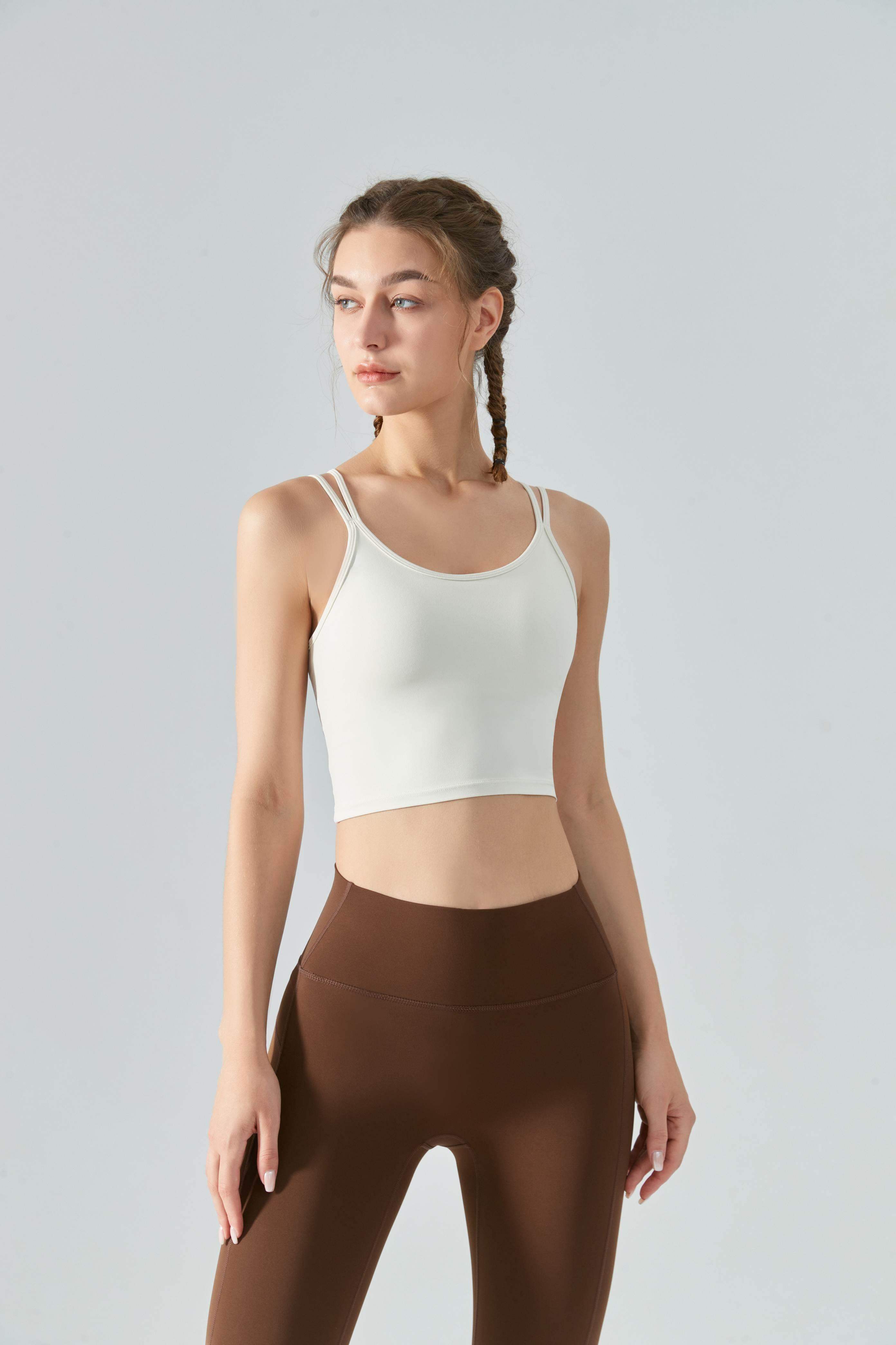 Nahtloser Sport-BH mit integrierten Polstern