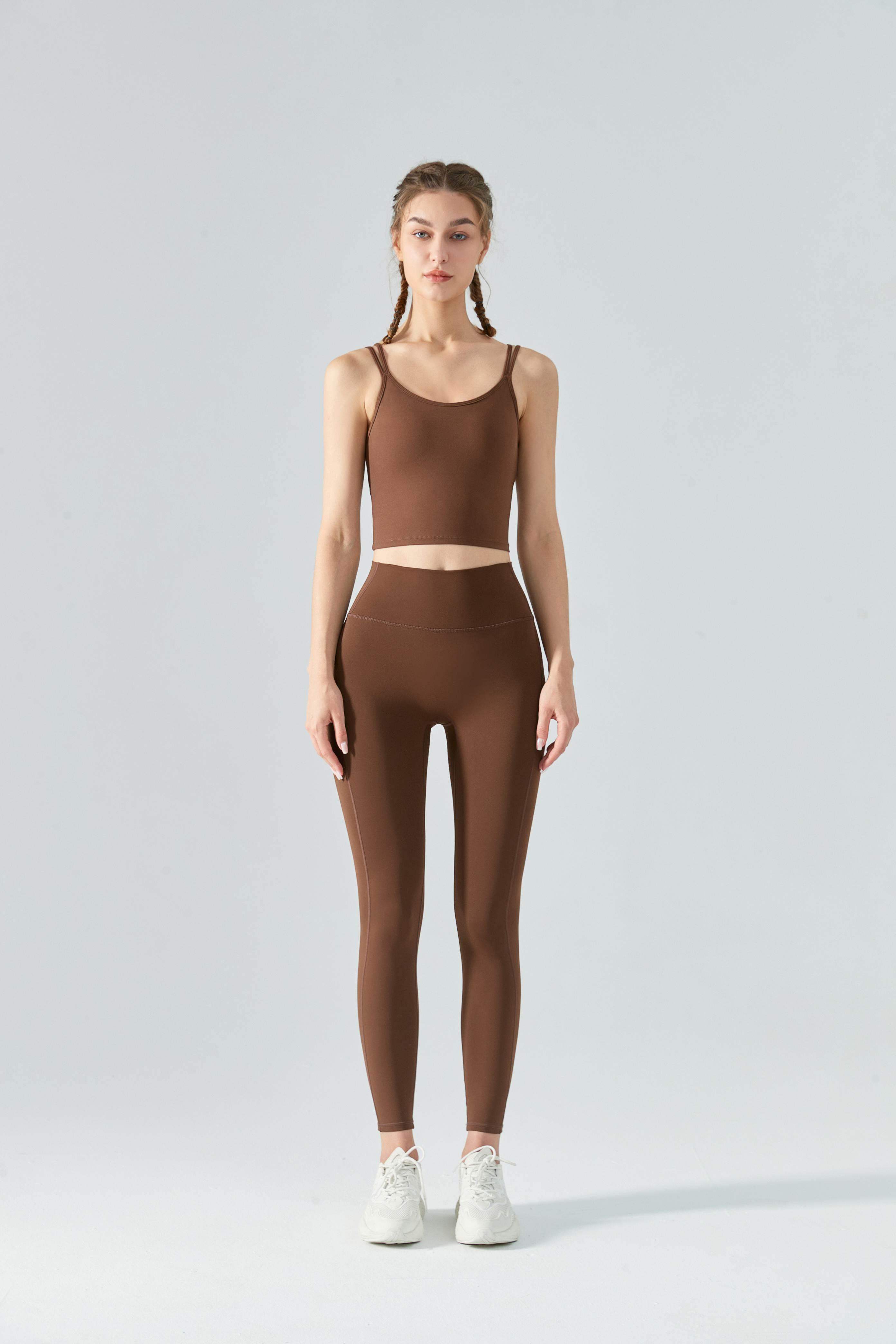 Nahtloser Sport-BH mit integrierten Polstern